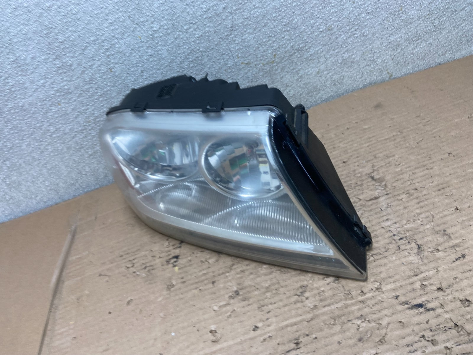 2003 - 2006 Lincoln Navigator Right RH Side Headlight Halogen AA9520 DW1