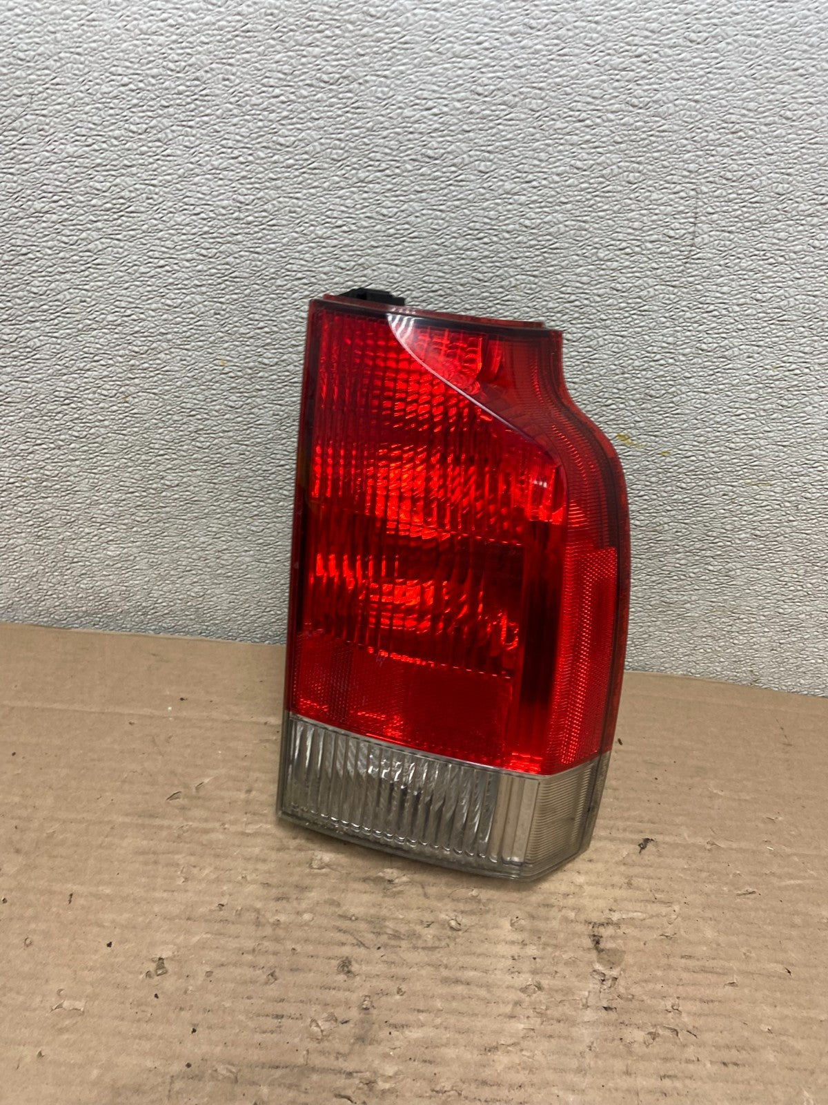 2001 - 2004 Volvo XC70 V70 Right Passenger Side LH Tail Light Oem AA9385 LK0