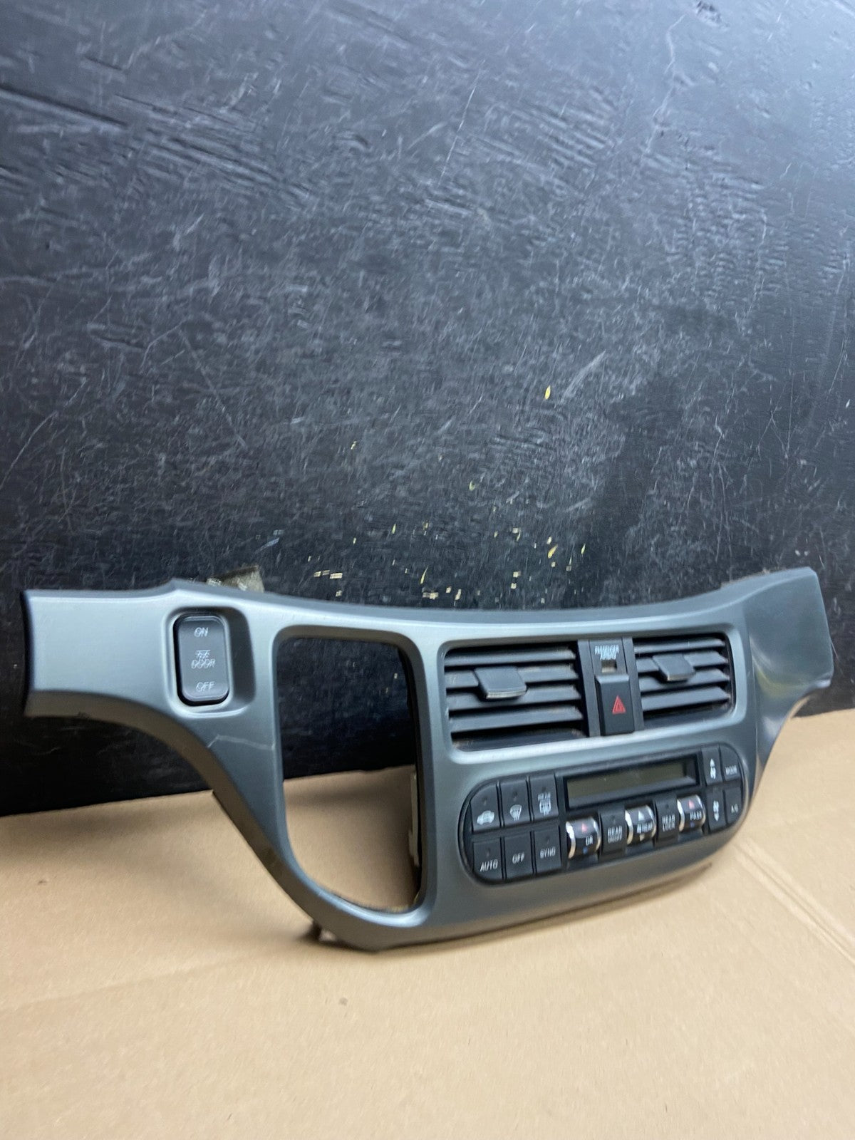 2005 to 2010 Honda Odyssey Radio Climate Control Dash Trim Bezel AI6216 DG3