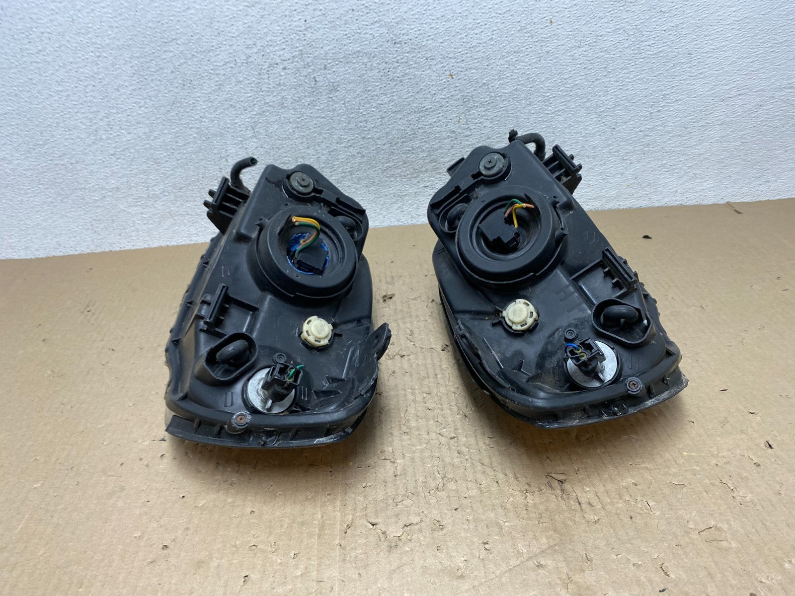 2003 to 2006 Hyundai Accent Left+Right Halogen Headlights AF2824 DW8