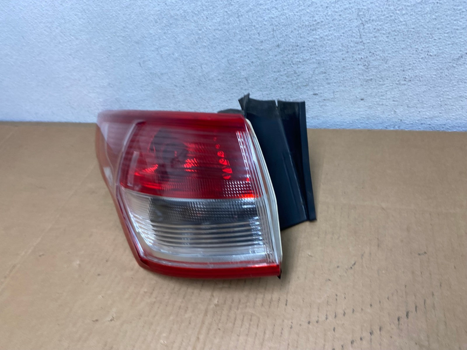 2013 to 2016 Ford Escape Left Driver LH Side Tail Light AD0781 LK1