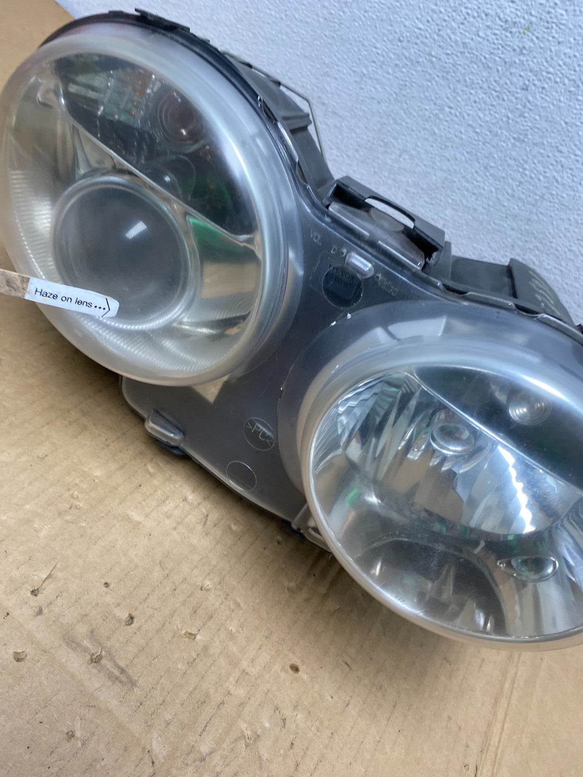 2004 to 2009 Jaguar XJ8 Right Passenger Side Headlight AC7531 DW3
