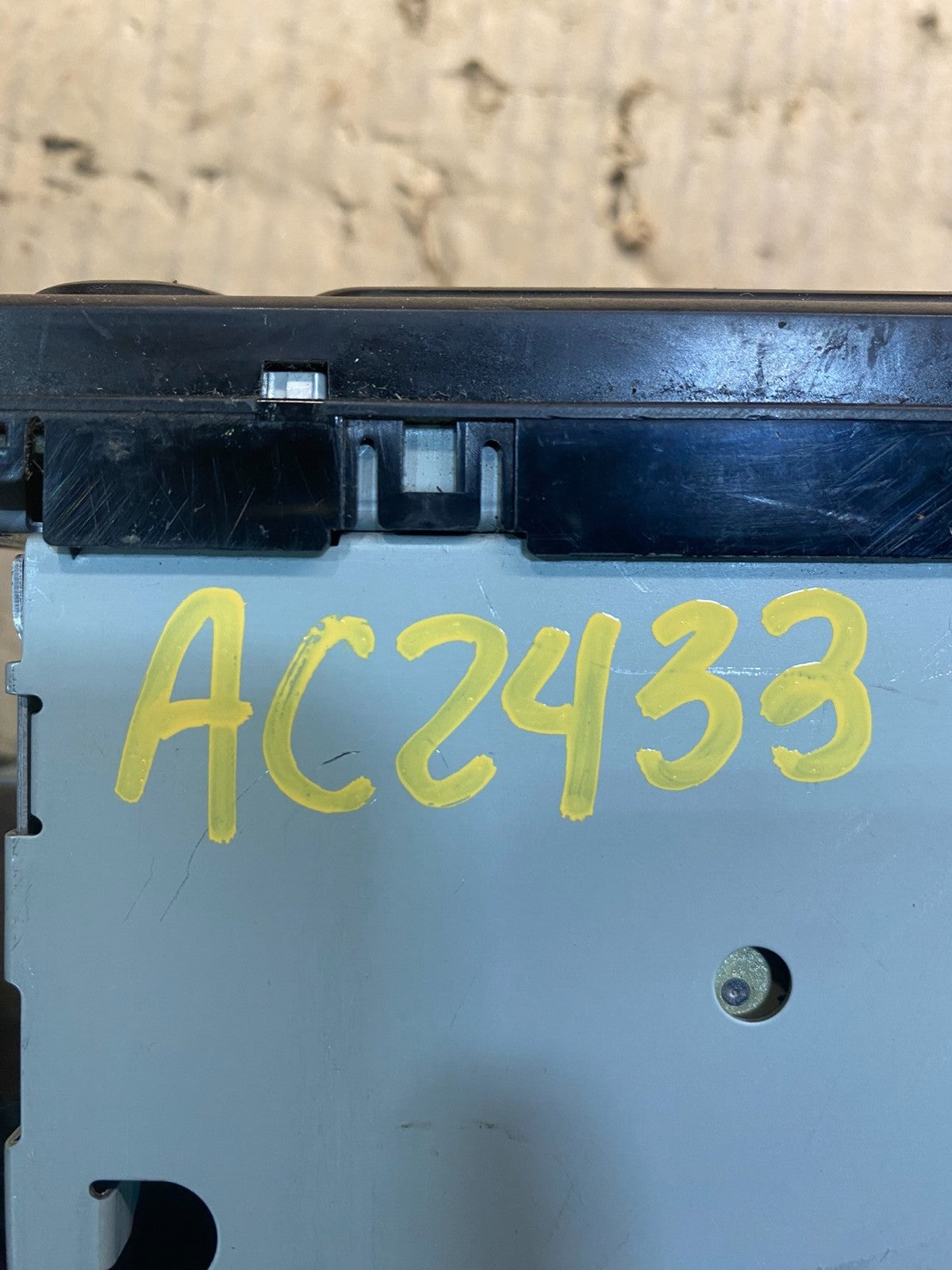 2001 2002 Toyota Rav4 Am Fm Cd Player Radio Receiver OEM AC2433 DG7