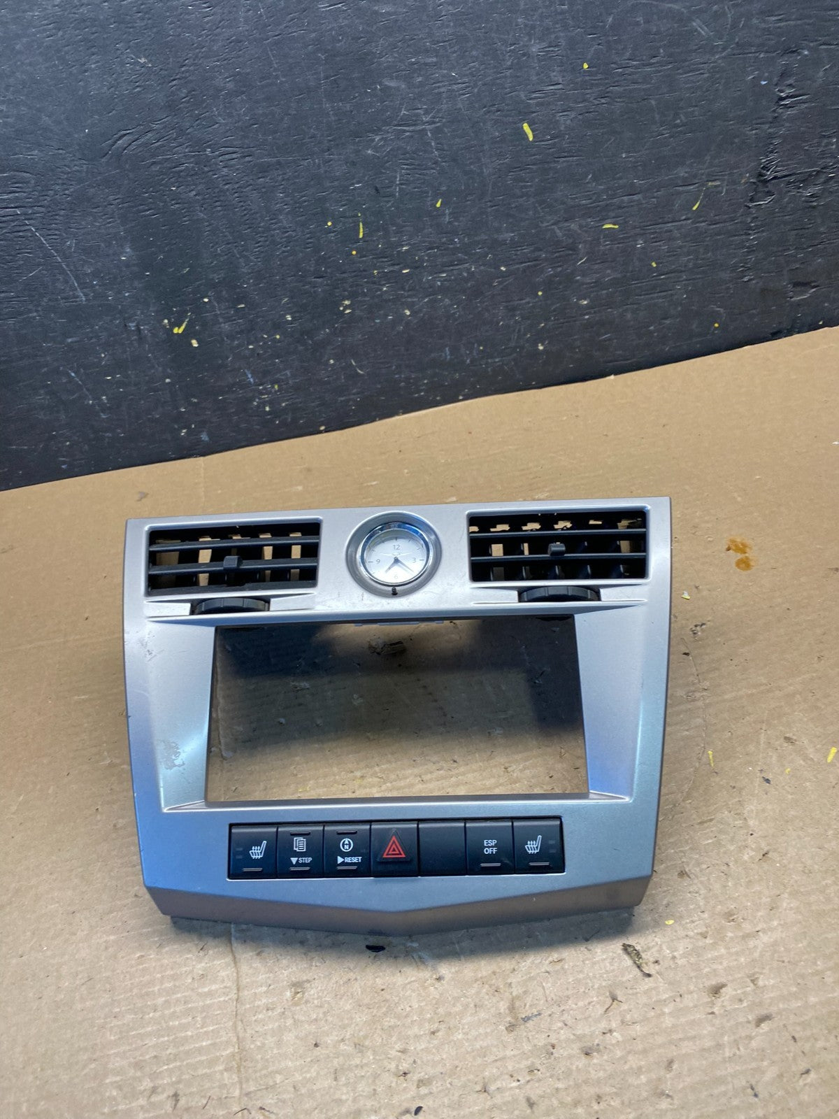 2007 2010 Chrysler Sebring Center Dash Radio Clock Bezel Trim Panel Oem q9690 DG0