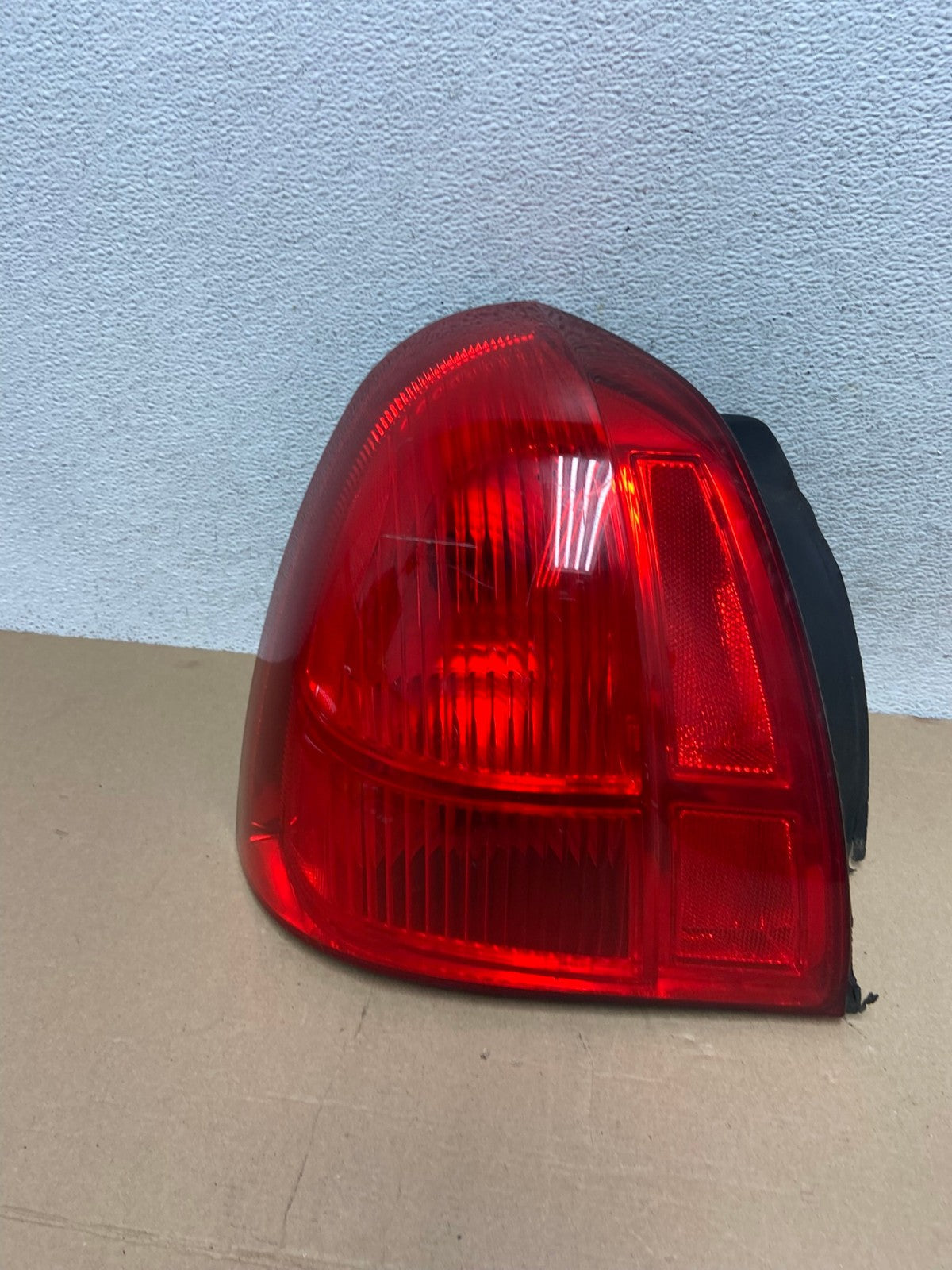 2003 to 2011 Lincoln Town Car Left Driver Lh Side Tail Light AF4356 LK0