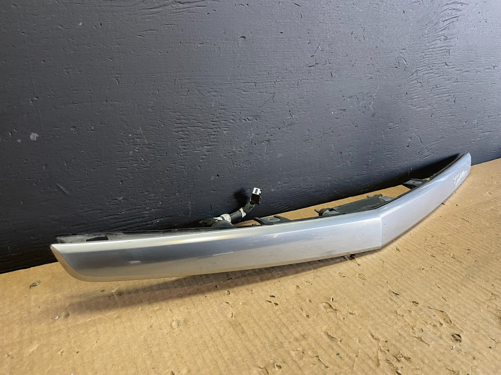 2013 to 2017 Cadillac XTS Trunk Finish Garnish Panel Molding With Camera AB32961