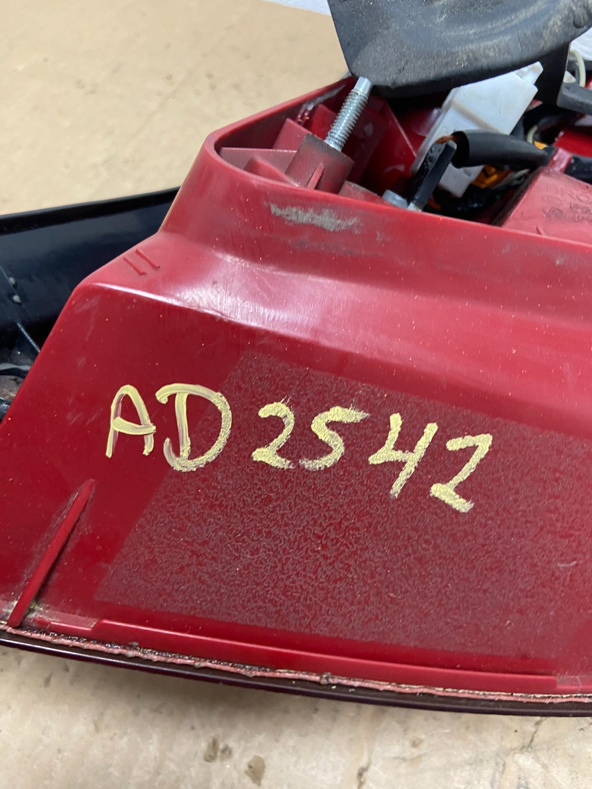 2007 to 2009 Kia Amanti Left Driver Side Tail Light AD2542 DW8
