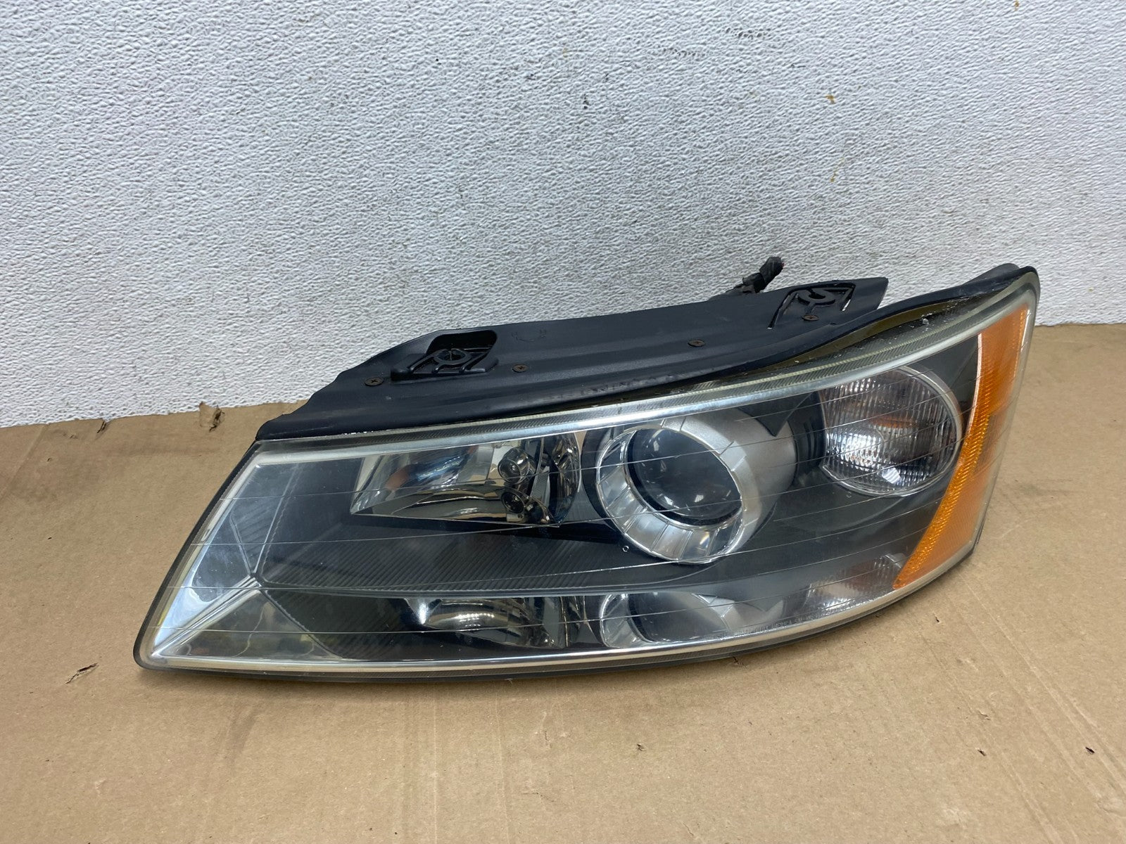 2006 to 2008 Hyundai Sonata Left Driver LH Side Headlight Halogen AE9093 DW0