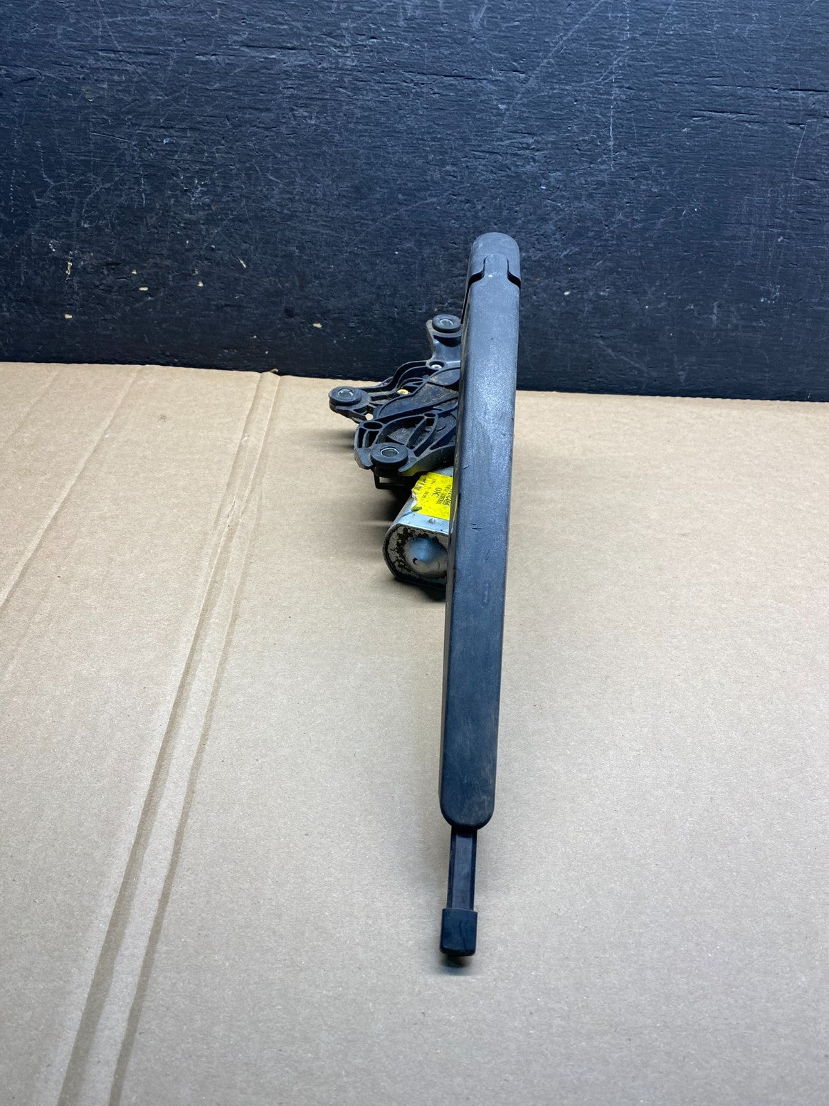 2011 to 2019 Ford Explorer Rear Windshield Wiper Motor AG3655 DG2
