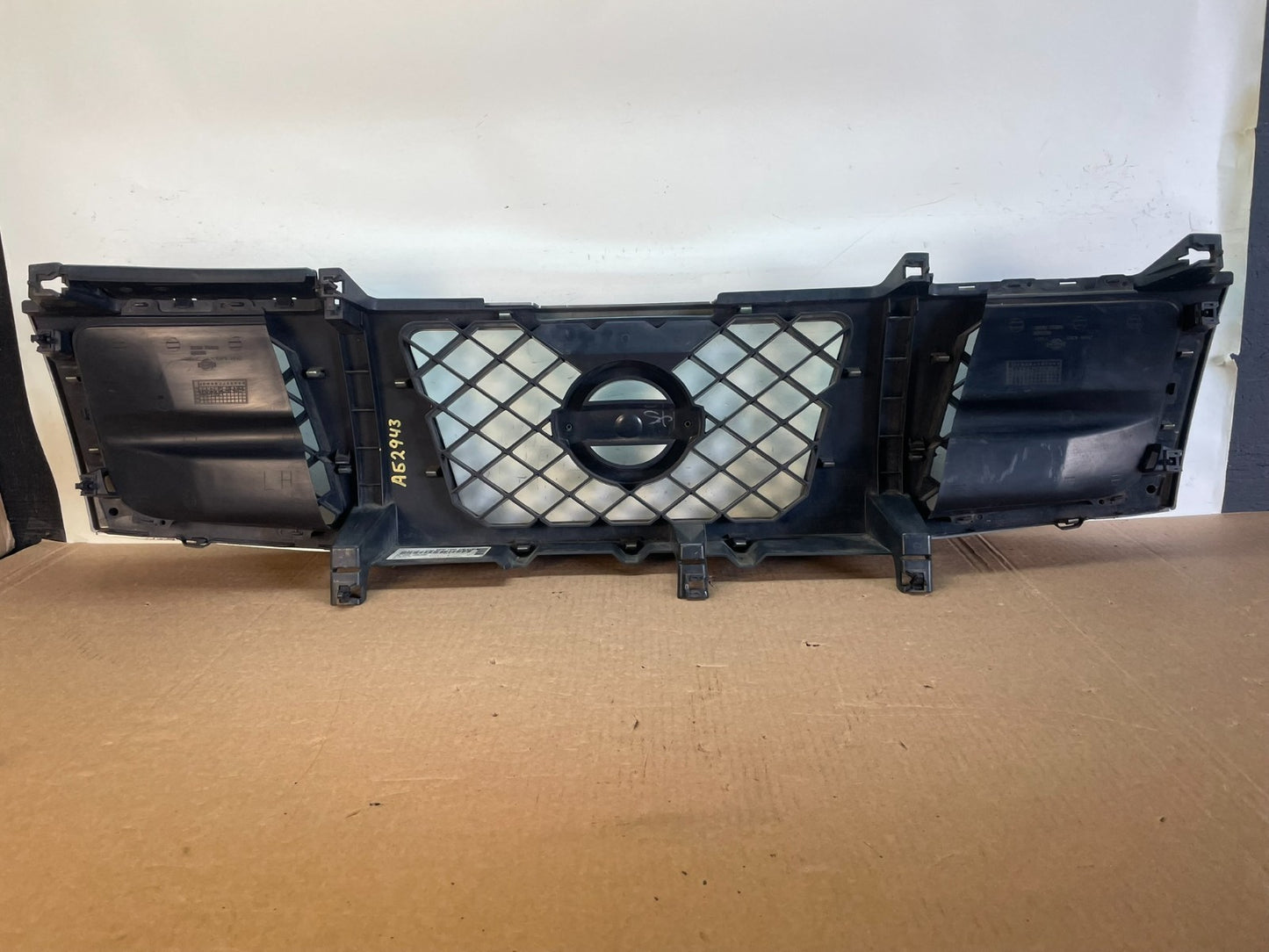 2004 to 2007 Nissan Titan Armada Front Upper Grill Grille AG2943 DG3