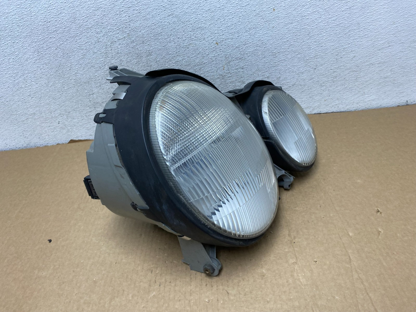 2000-2002 Mercedes E E320 E430 Right Passenger Halogen Headlight AG2005 DW2
