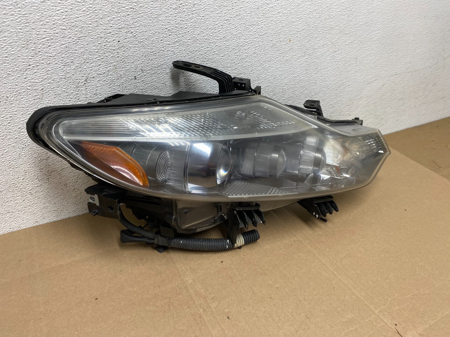 2011 to 2014 Nissan Murano Headlight Right Passenger Rh Xenon AE4848 DW2