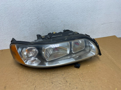 2005 to 2007 Volvo XC70 V70 Passenger Right Passenger RH Headlight AE0556 DW0