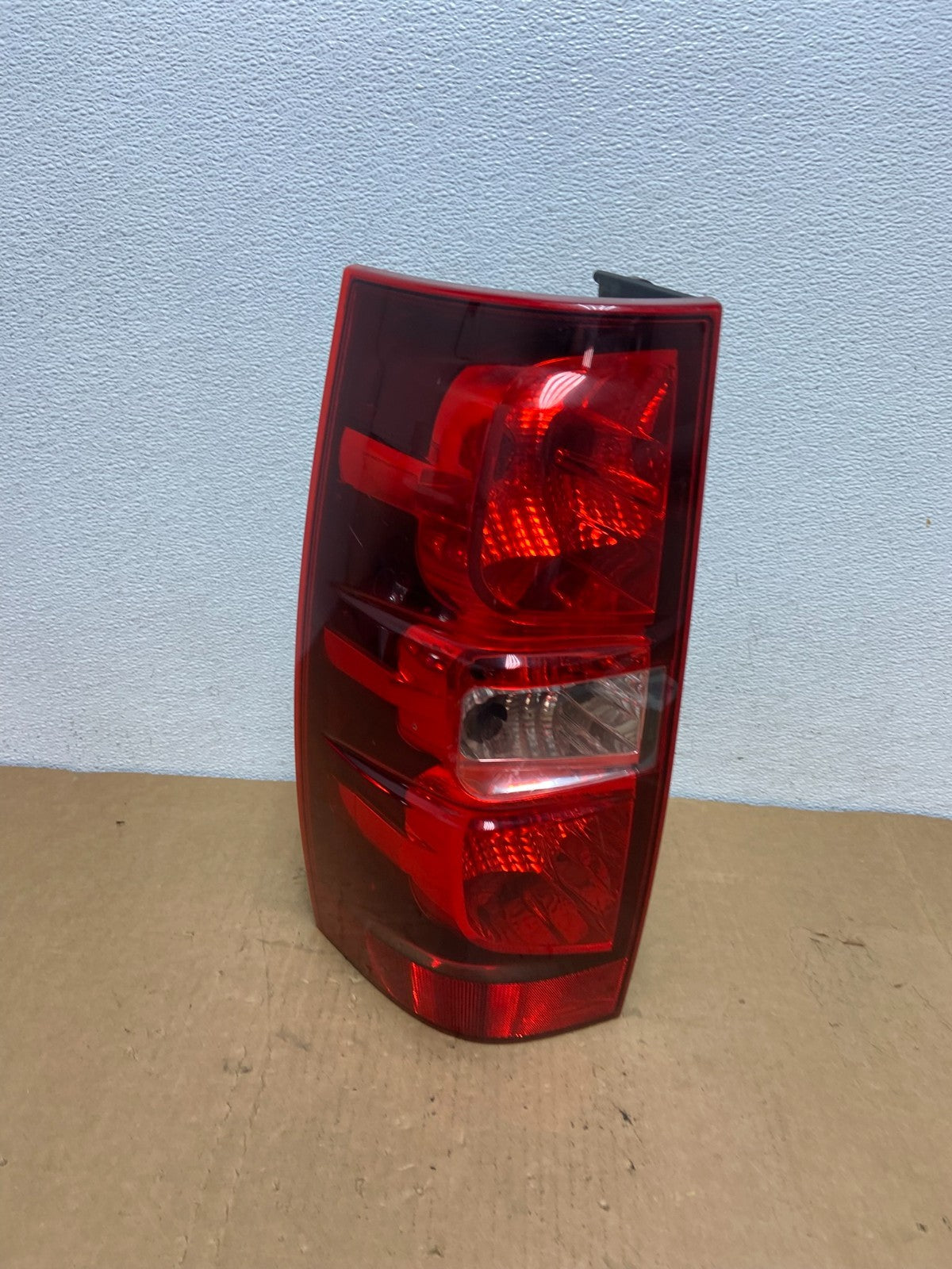 2008-2014 Chevrolet Tahoe Suburban Driver Lh Left Side Tail Light AC8497 DW0