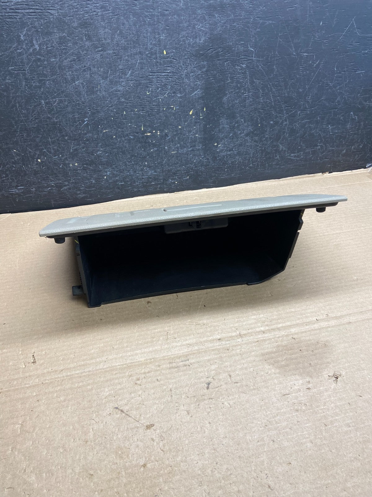 2011 - 2016 Ford F250 F350 Front Right Passenger Storage Glove Box ah1597 DG3