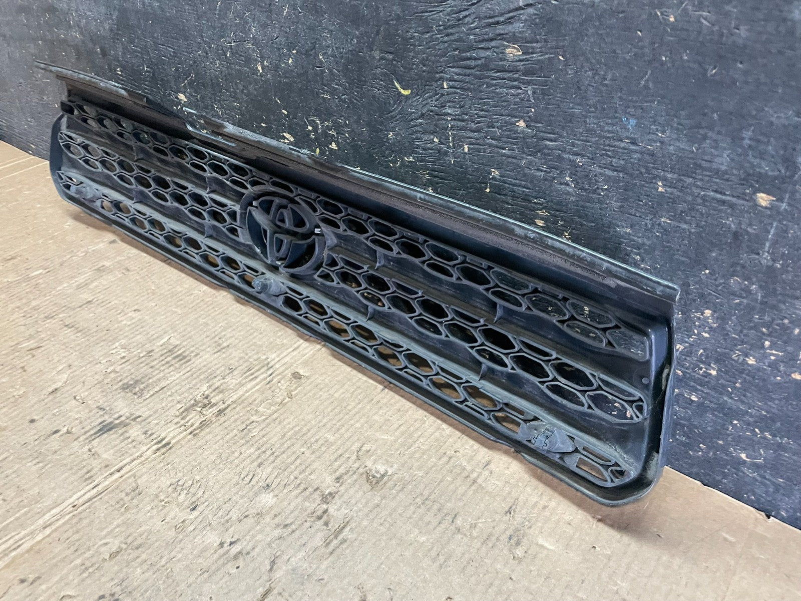 2004 2005 Toyota RAV4 Front Upper Grill Grille OEM Z8117 DG6
