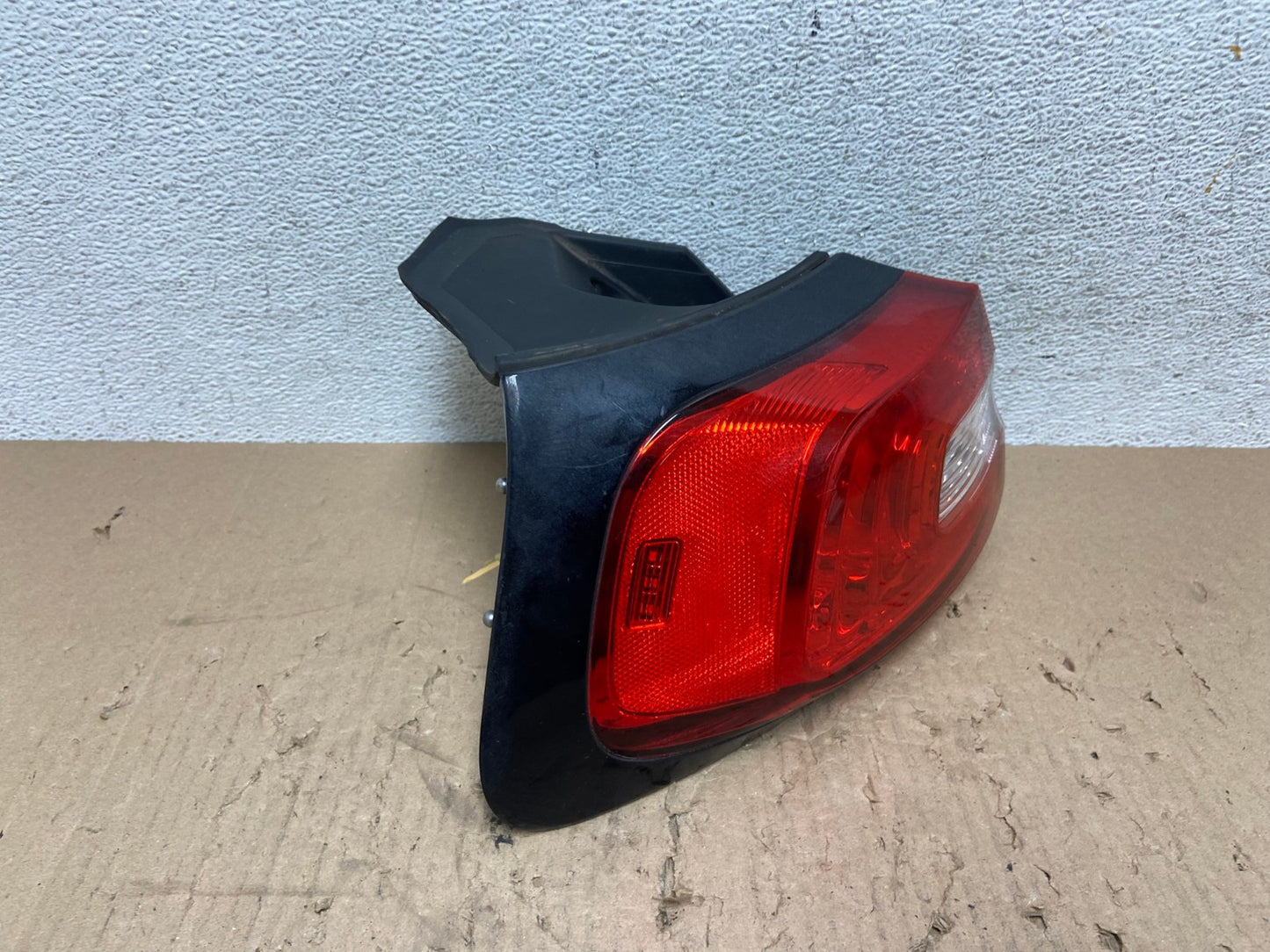 2014 to 2018 Jeep Cherokee Left Driver LH Side Tail Light AE8885 LK2