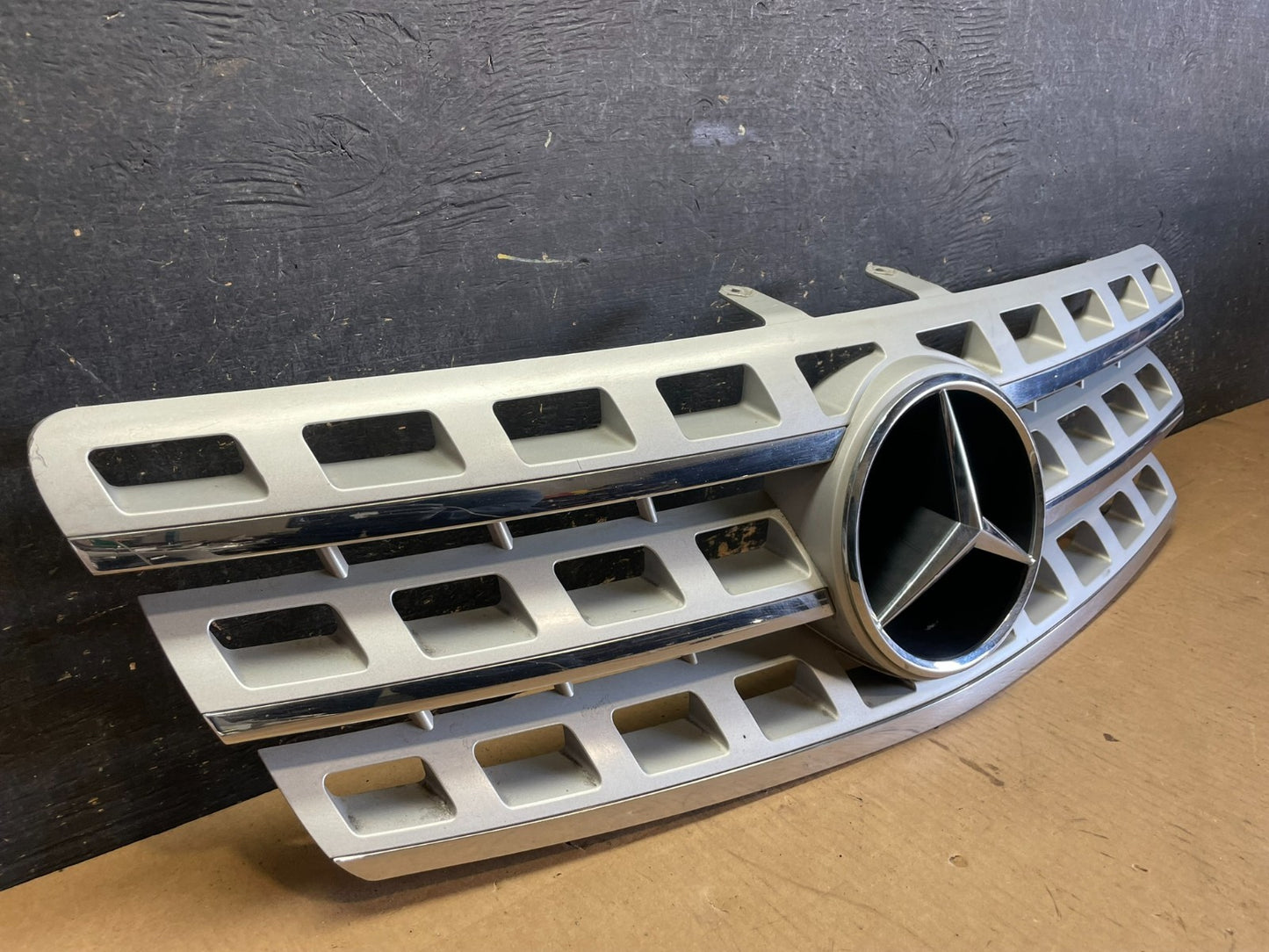 2009 to 2011 Mercedes ML-Class W164 Front Bumper Grille Grill AA2259 DG1