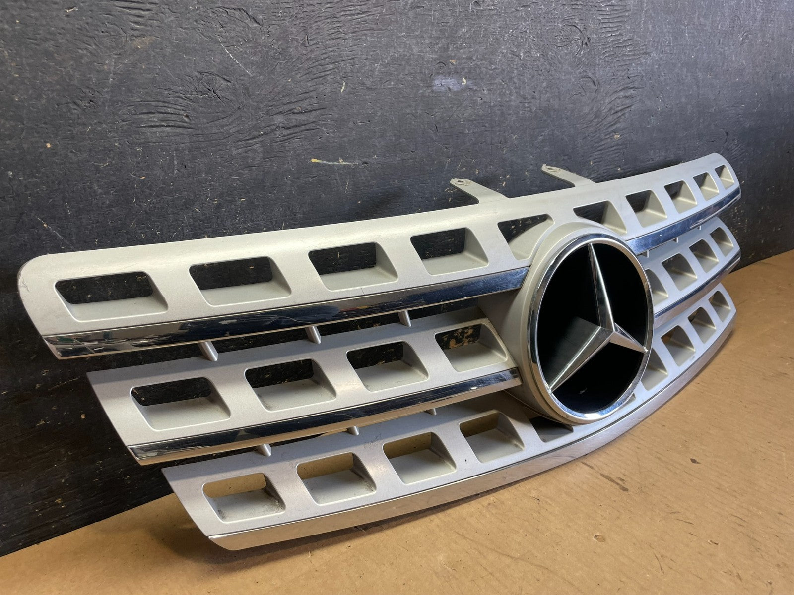 2009 to 2011 Mercedes ML-Class W164 Front Bumper Grille Grill AA2259 DG1
