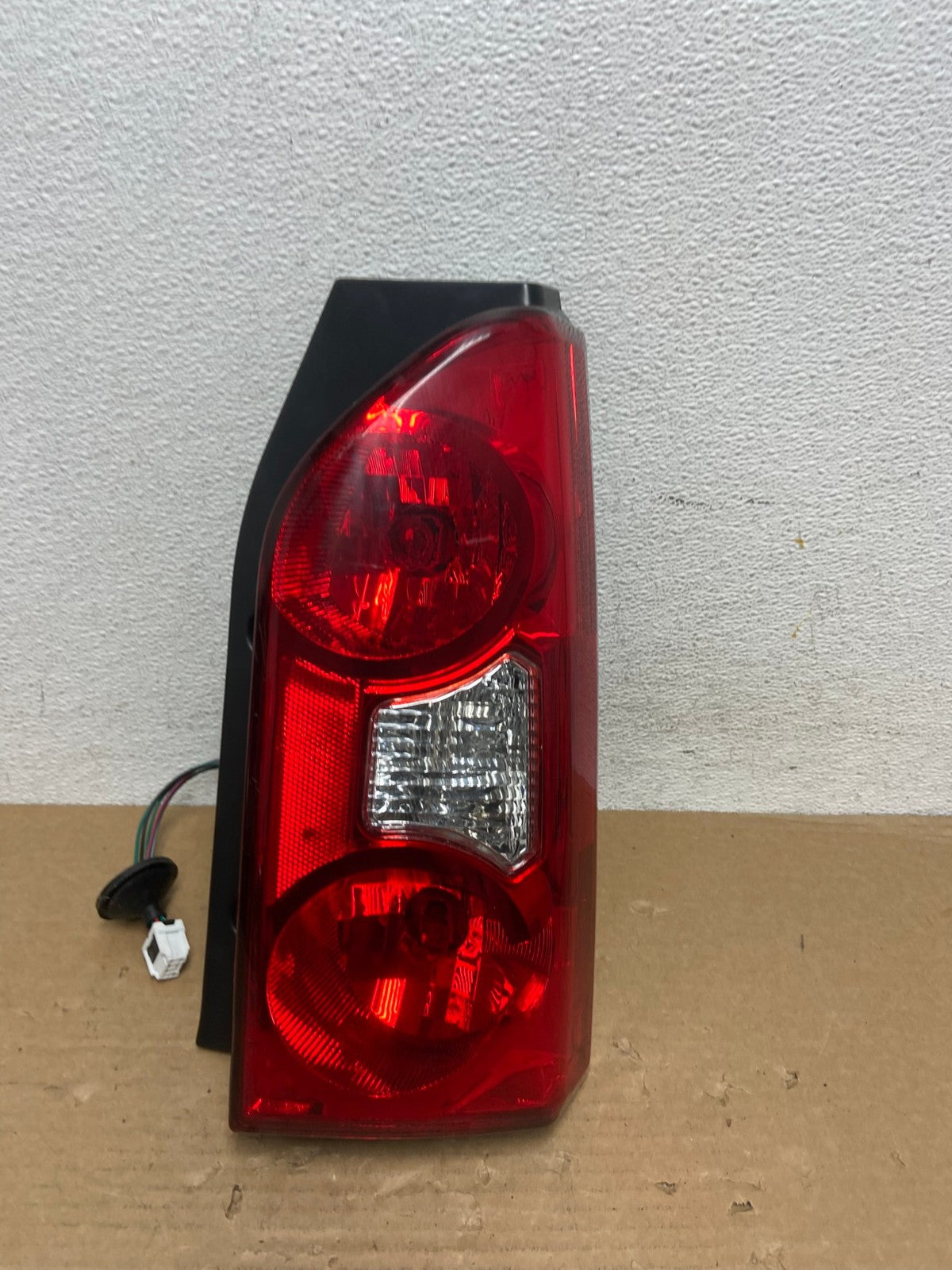 2005 to 2015 Nissan Xterra Right Passenger Rh Side Tail light AD3911 LK0