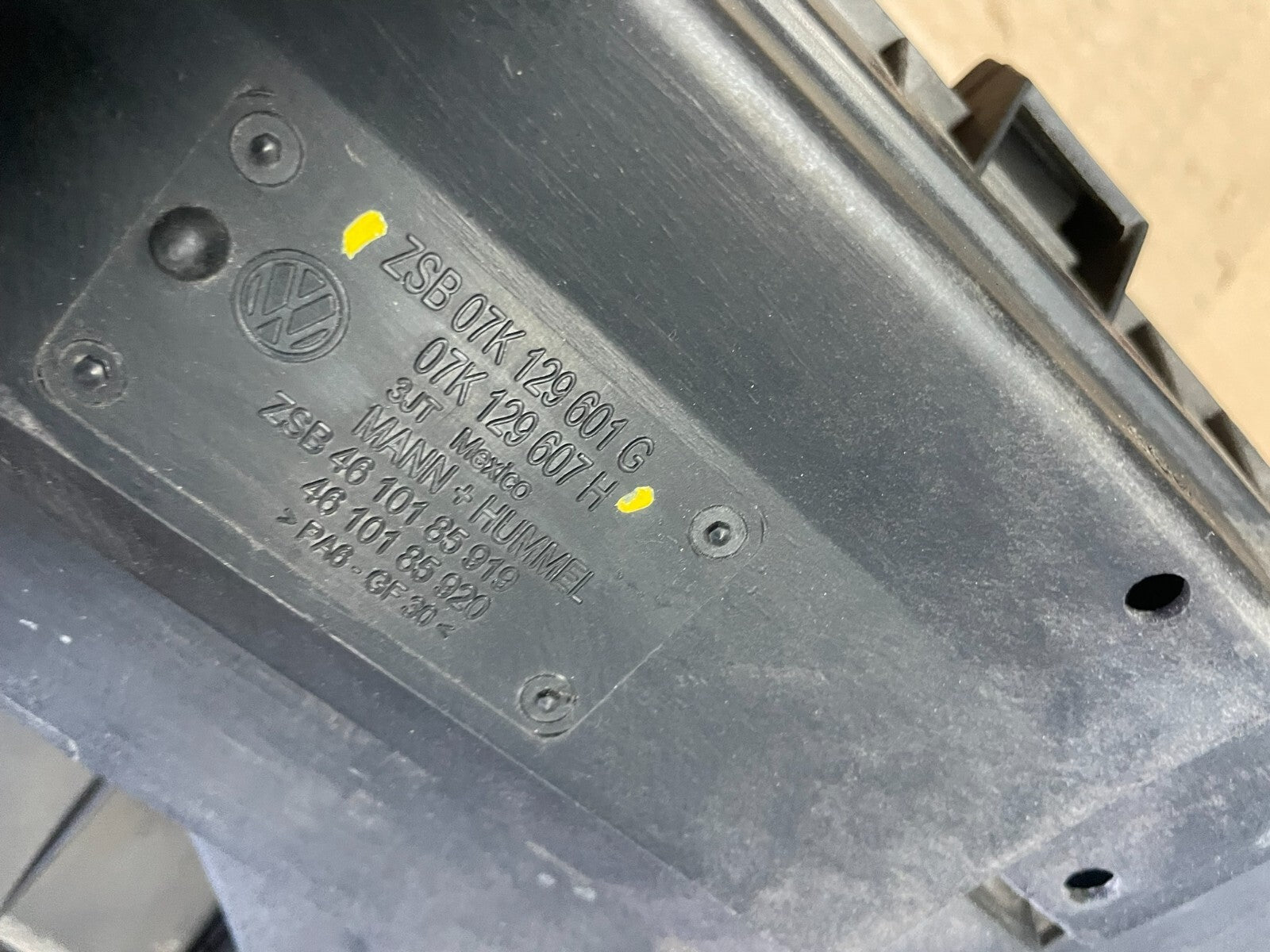 2011 to 2014 Volkswagen Jetta Beetle 2.5L Passat Engine Cover 07k129601G M27258