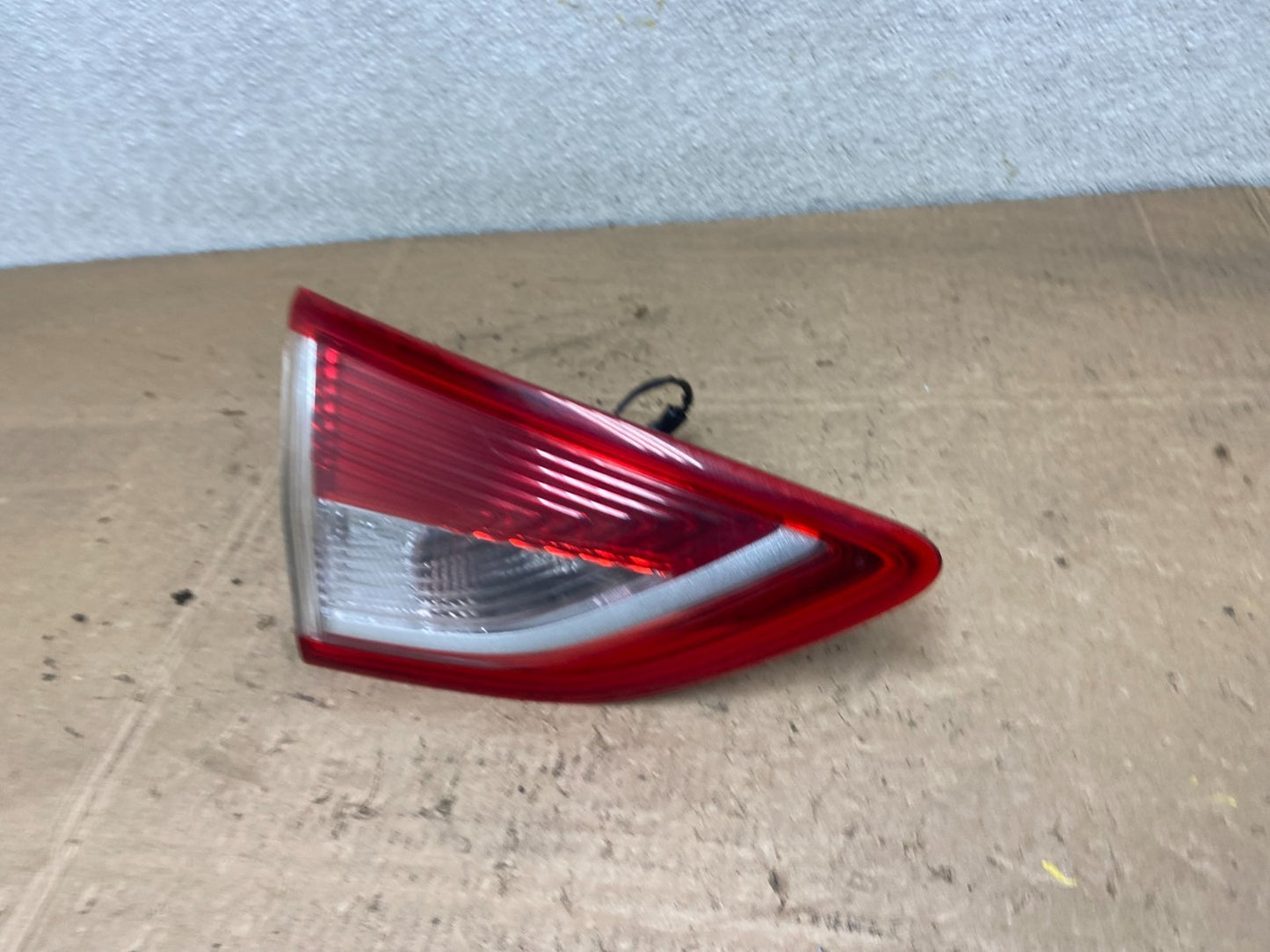2013 to 2016 Ford Escape Left Driver LH Side Inner Tail Light OEM Y6744 DW1