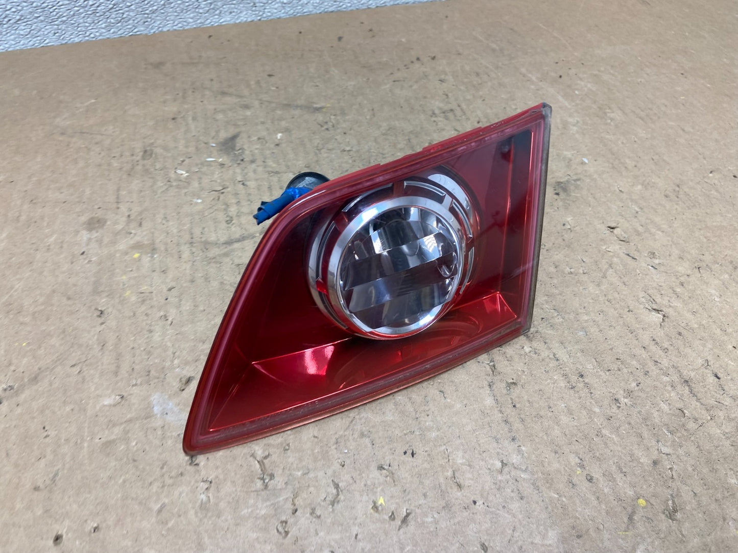 2003-2005 Infiniti FX35 FX45 Right Passenger Red Inner Tail Light OEM Z7805 DW2