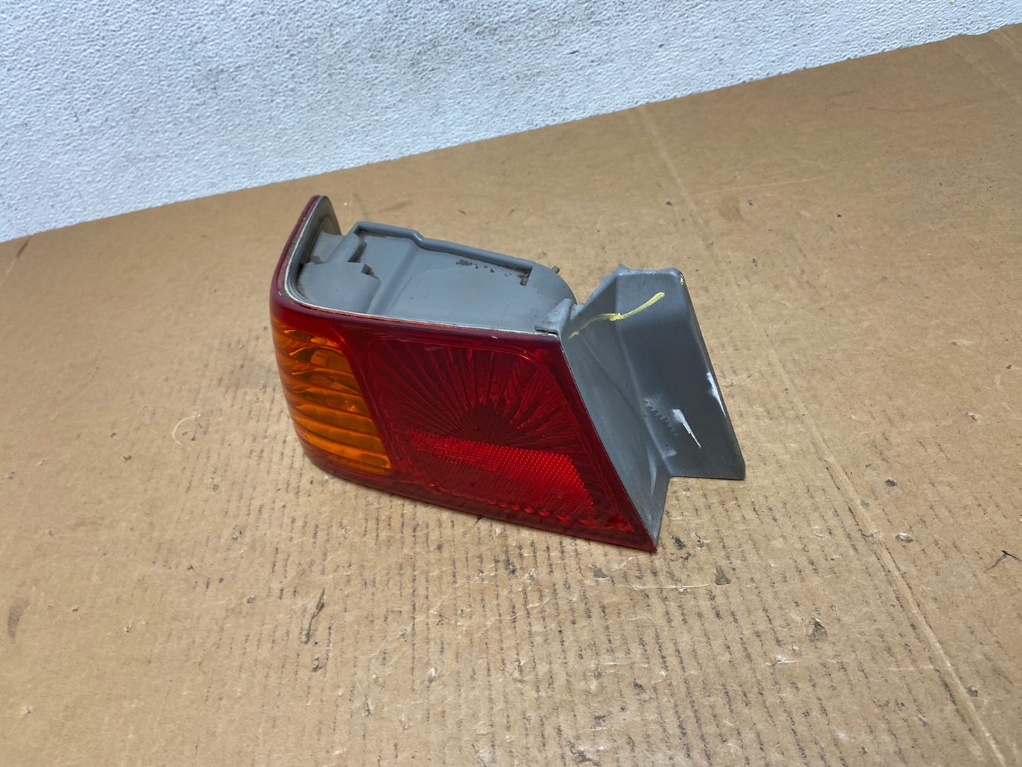 2000 to 2001 Toyota Camry Tail Light Left Driver Lh Side AE0516 LK1