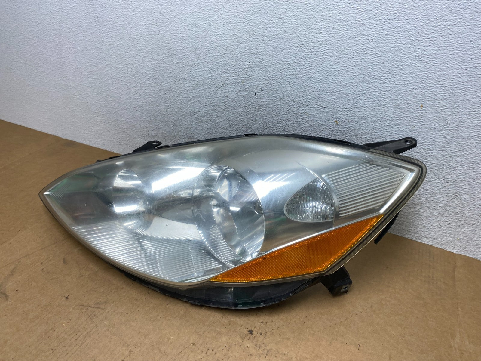2006 to 2010 Toyota Sienna Left Driver Lh Side Headlight Halogen AE3153 DW1