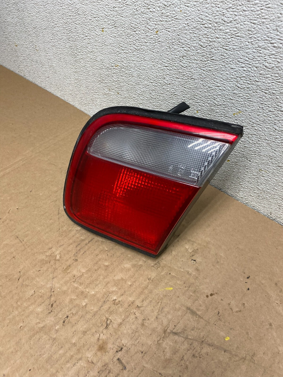 1995 to 1998 Mazda Millenia Right Passenger RH Inner Tail Light Oem N1241 DG2