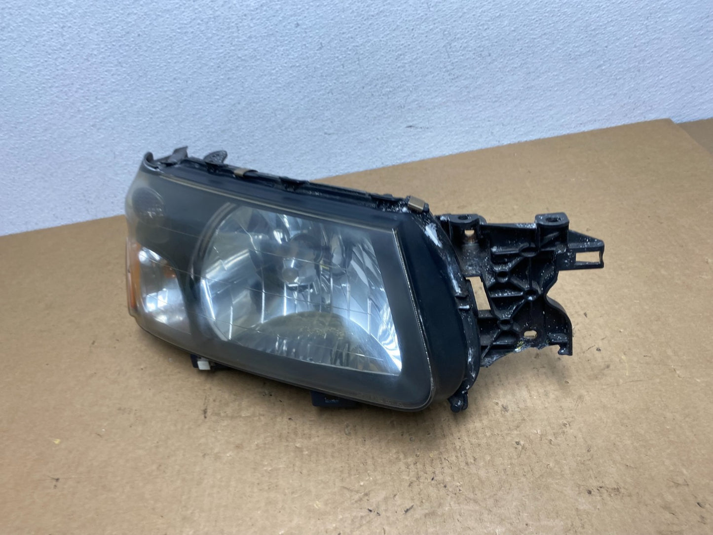 2003 2004 Subaru Forester Right RH Side Headlight Halogen Oem AC2992 DW1