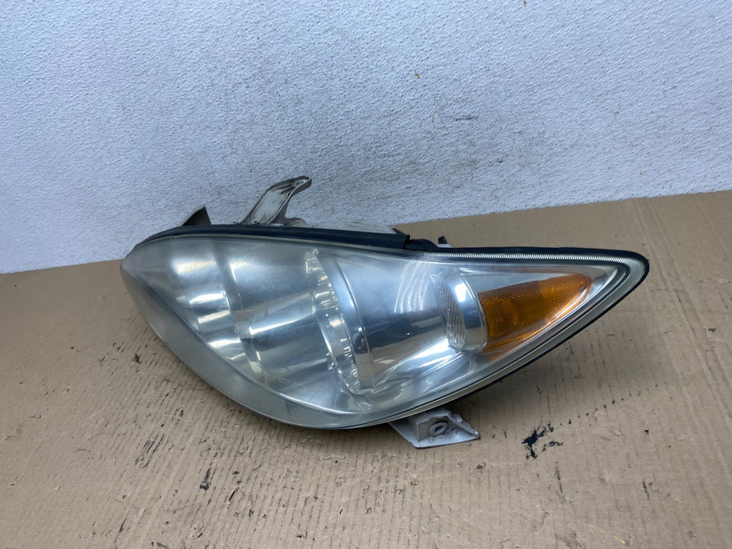2005 to 2006 Toyota Camry Left Driver LH Halogen Headlight AF6006 DW1