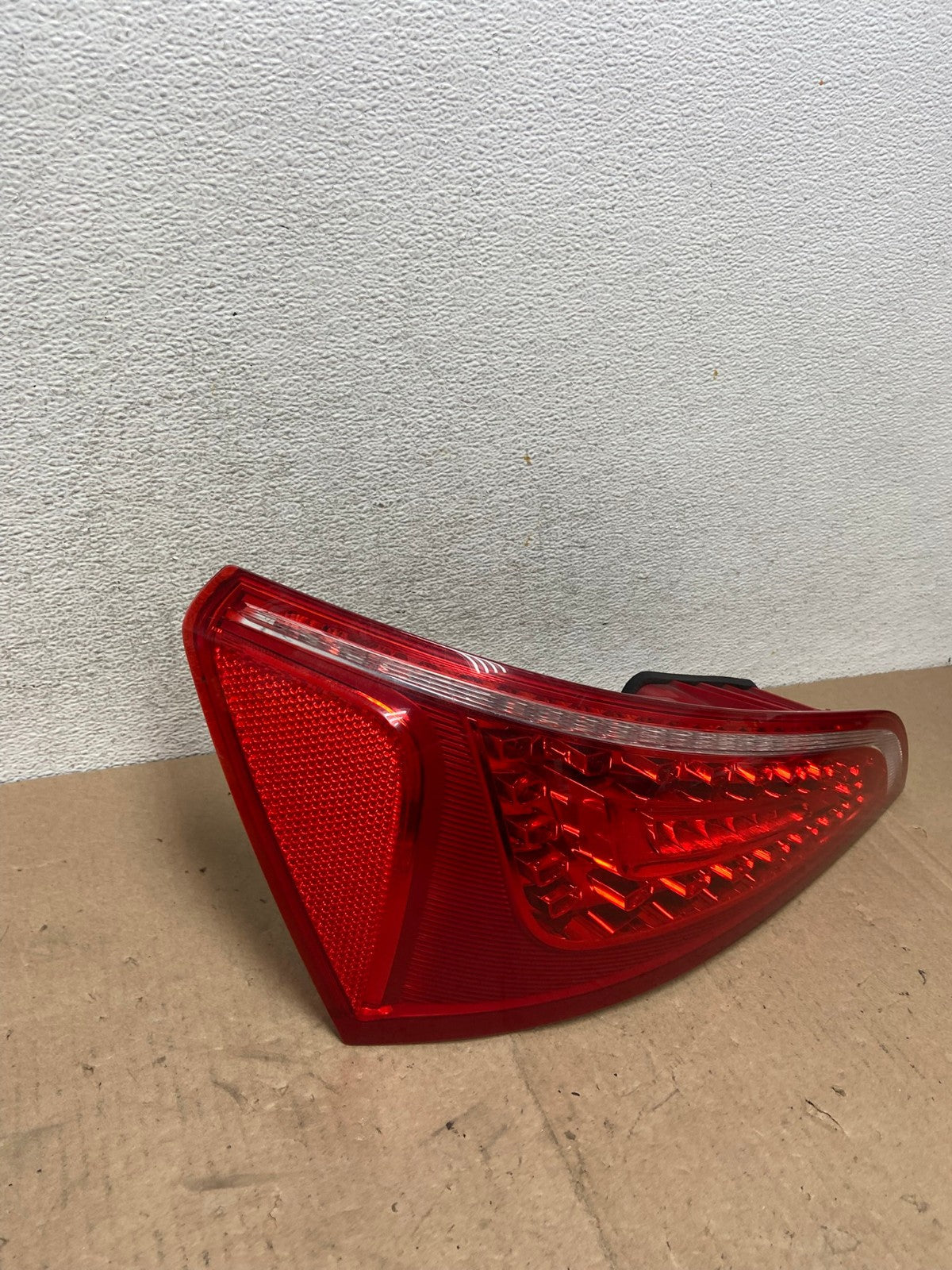 2009 to 2012 Audi Q5 Left Driver LH Side Tail light AG4753 LK1