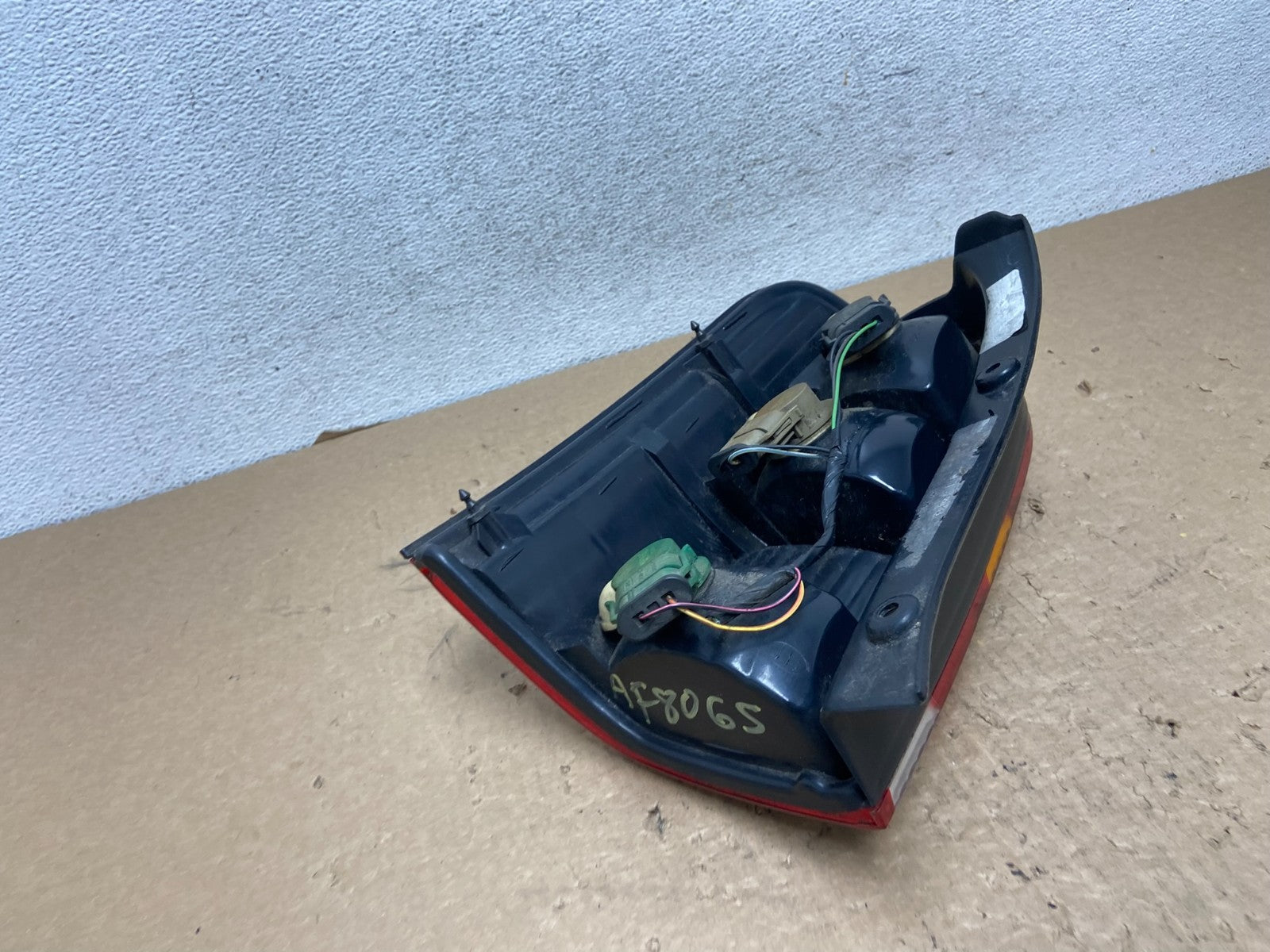2001 to 2007 Ford Escape Right Passenger RH Side Tail Light AF8065 DW4