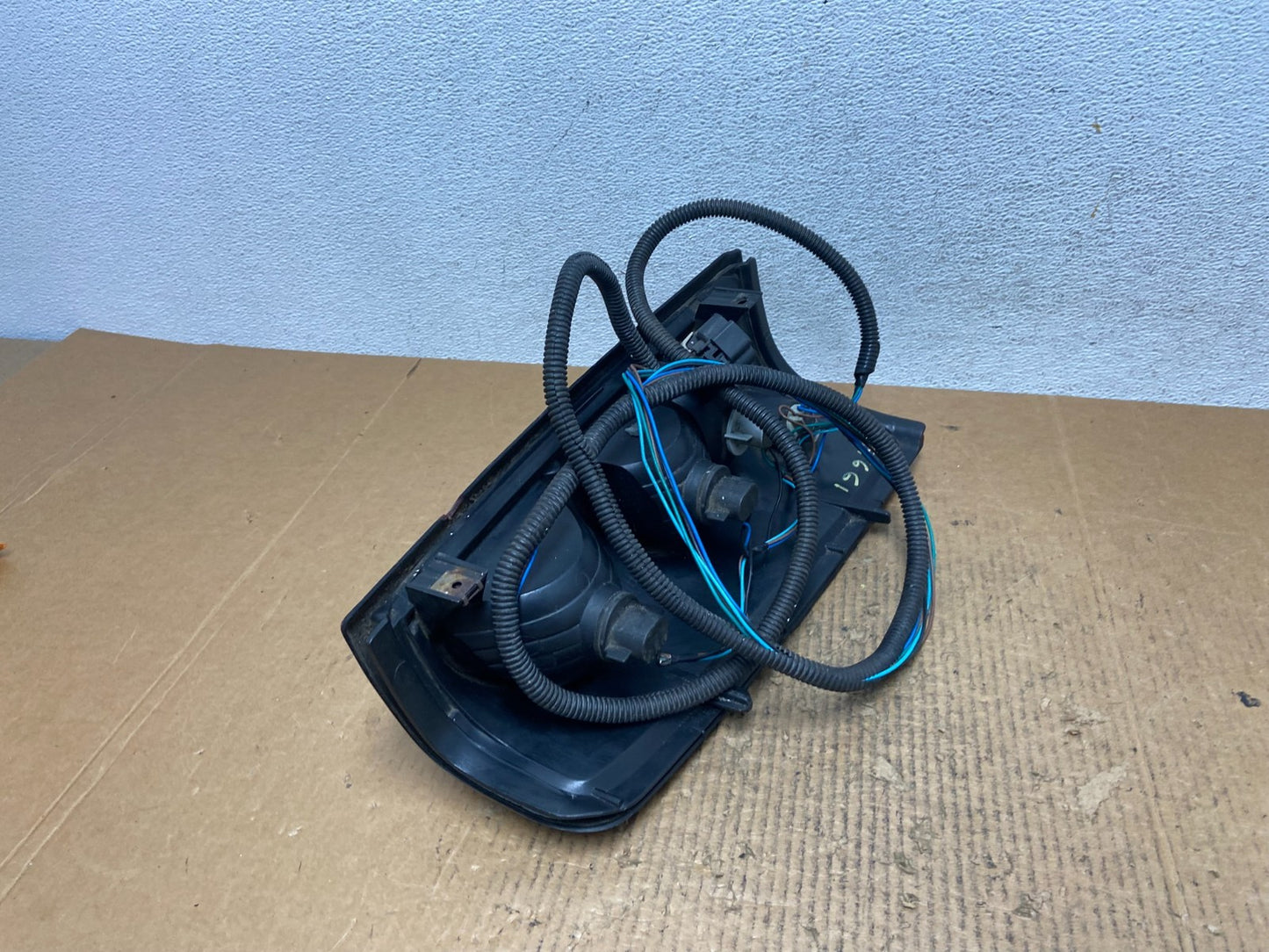 2003-2006 Chevrolet Silverado Right Passenger RH Side Tail light AE1661 DW8