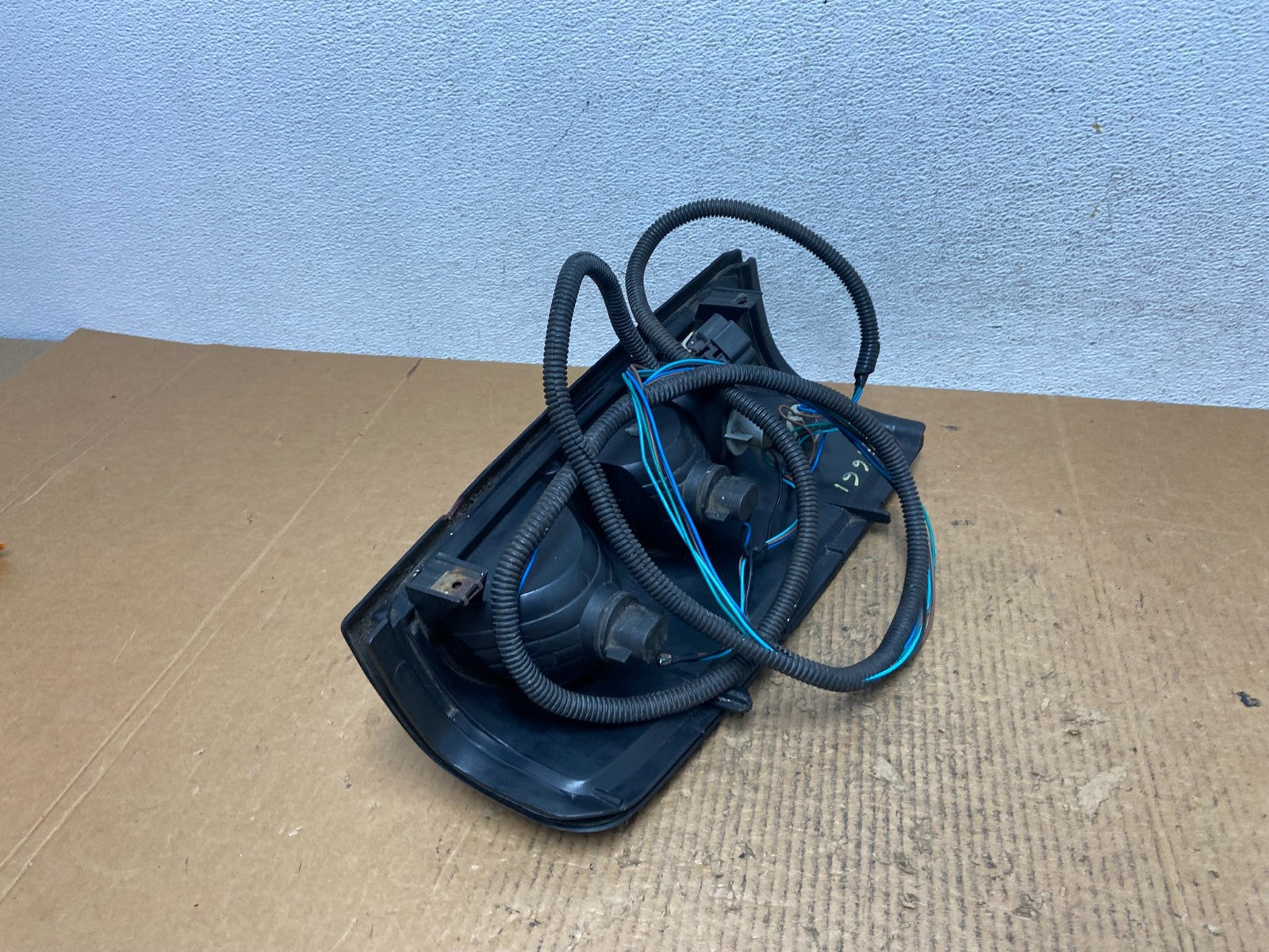 2003-2006 Chevrolet Silverado Right Passenger RH Side Tail light AE1661 DW8