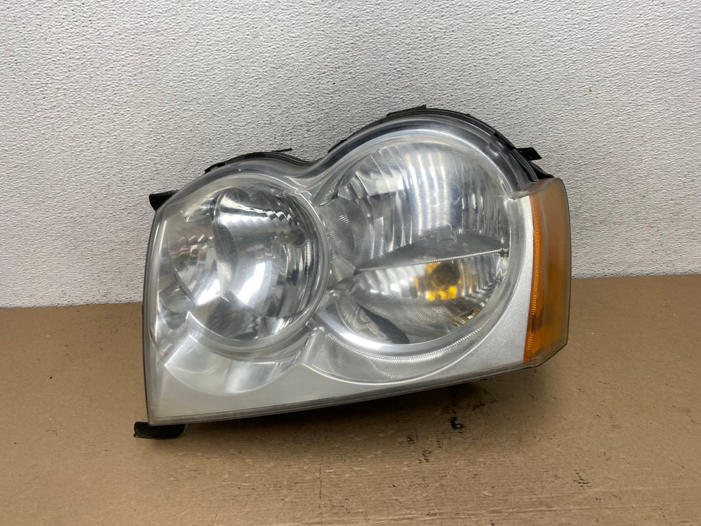 2005-2007 Jeep Grand Cherokee Left Driver LH Halogen Headlight AF4636 LK0