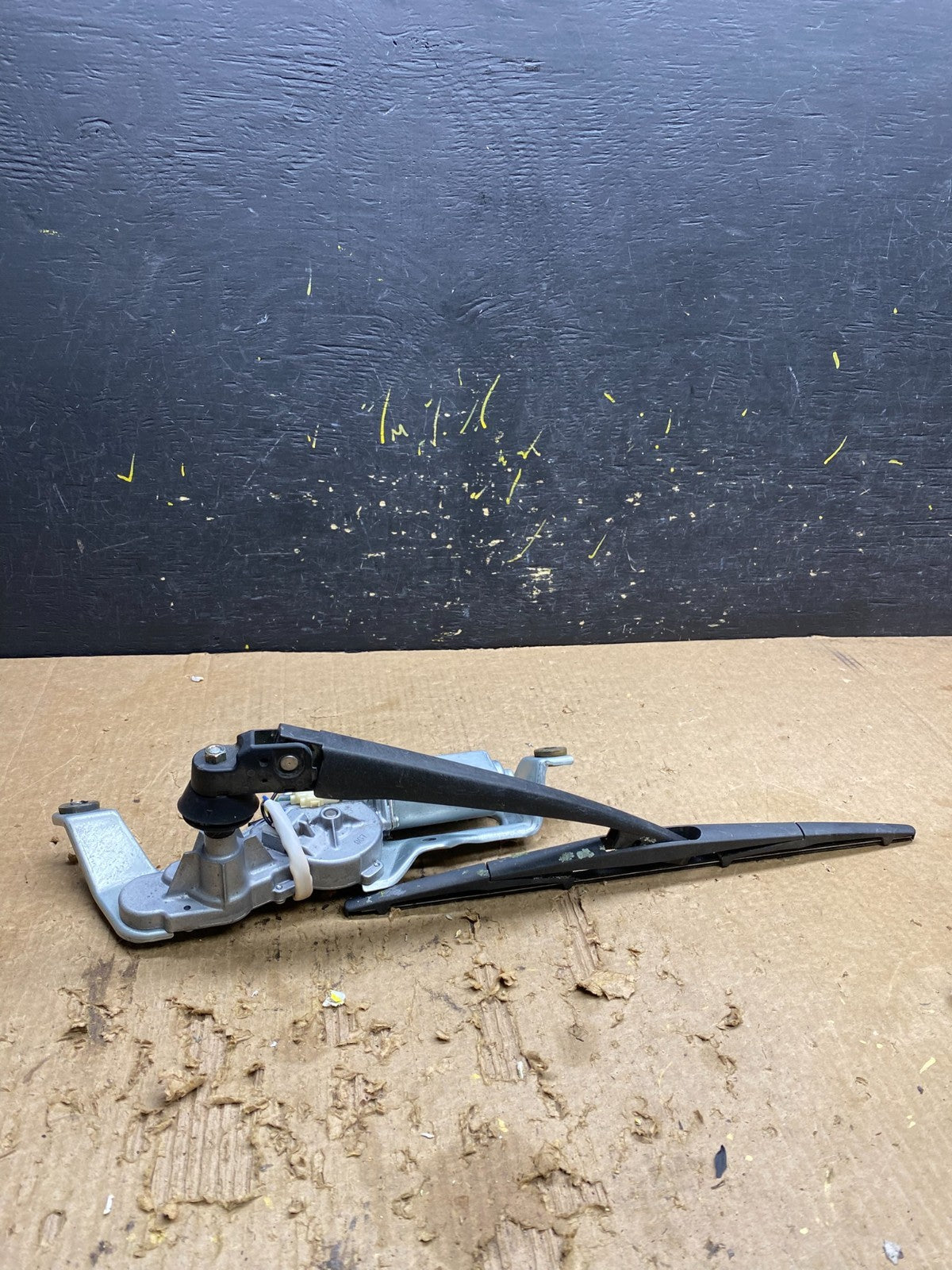 2005 to 2009 Subaru Legacy Outback Rear Windshield Wiper Motor Z96603