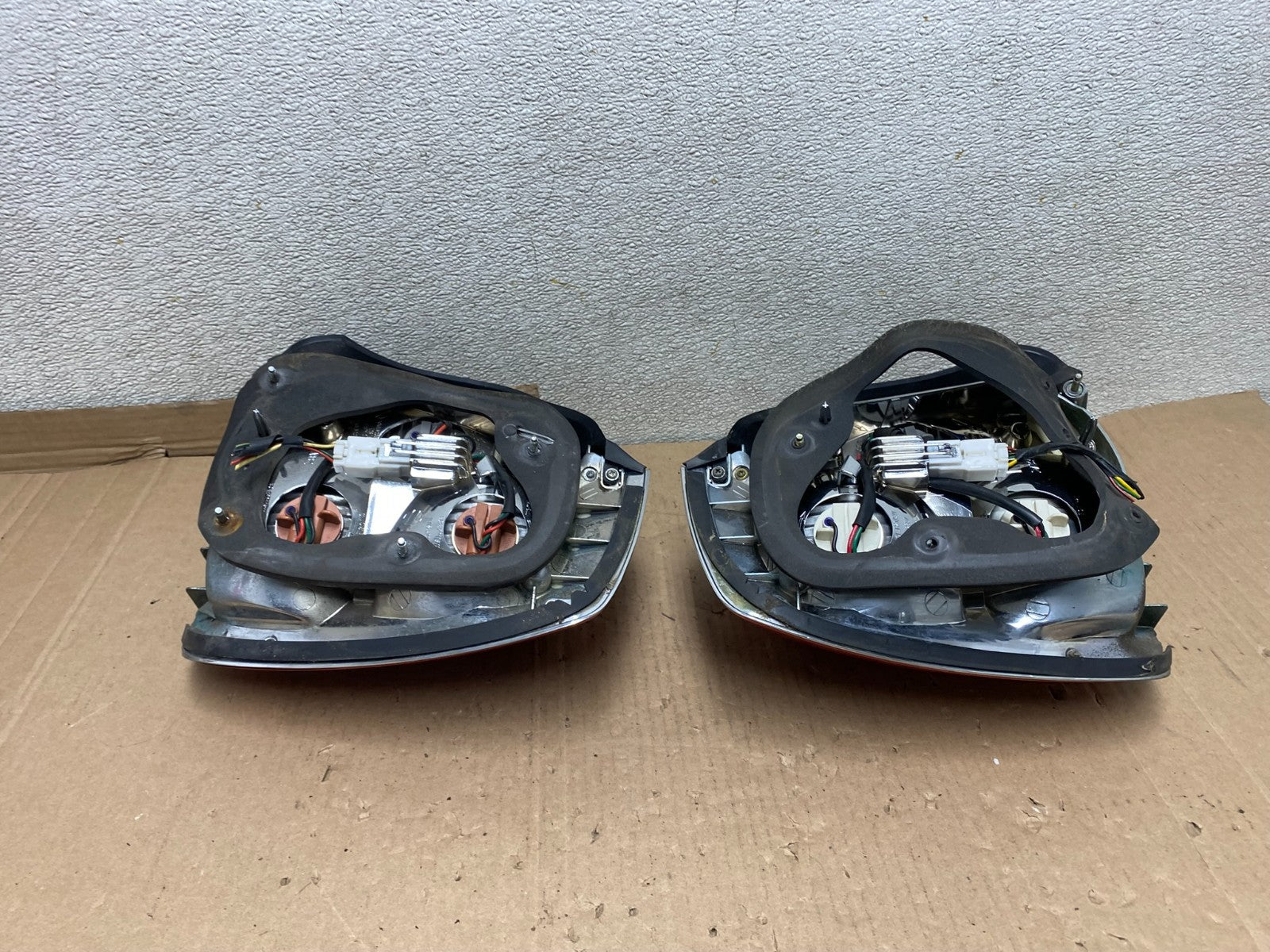2004 2005 Hyundai XG350 XG Left+Right Tail Lights Oem U7207 DW4