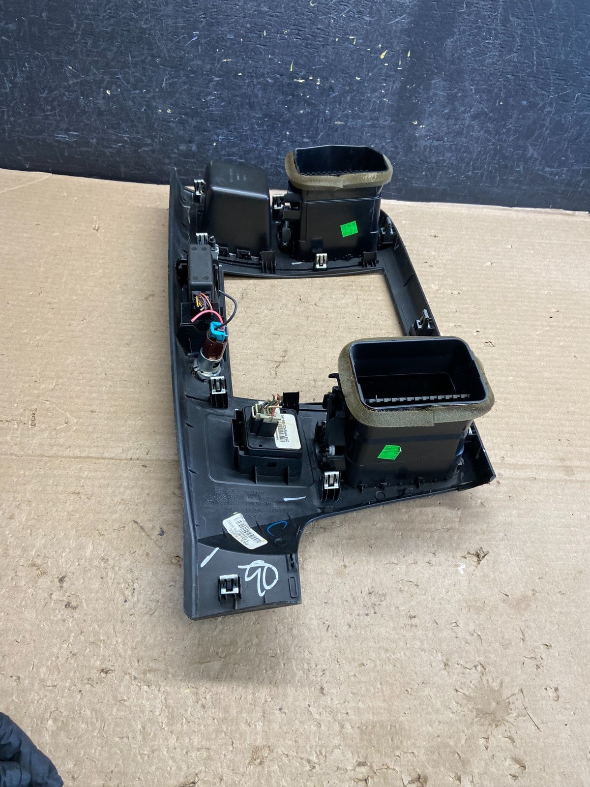 2007 to 2014 Silverado Sierra Center Dasboard Air Vent AH3975 DG4