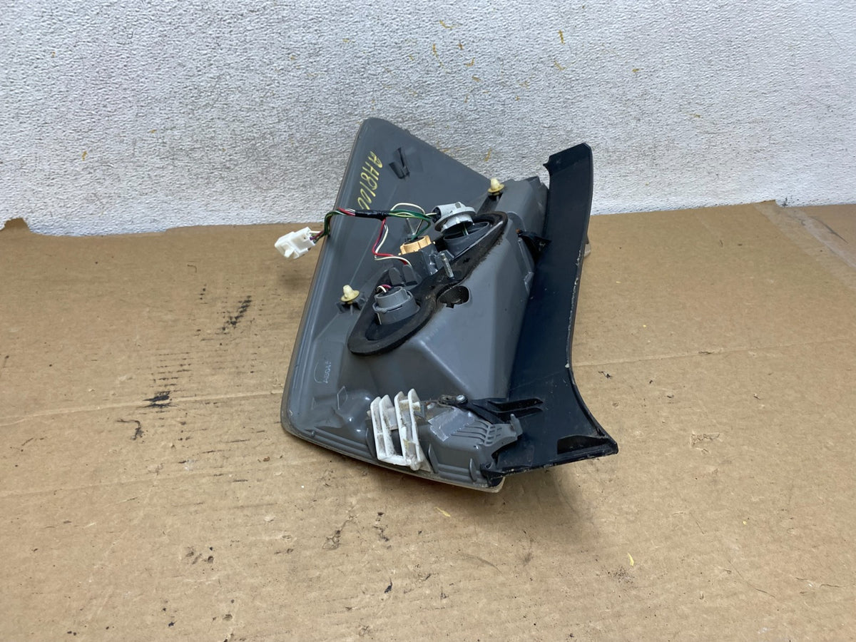 2010 2011 Toyota Prius Tail Light Right Passenger Side AH8100 DW4