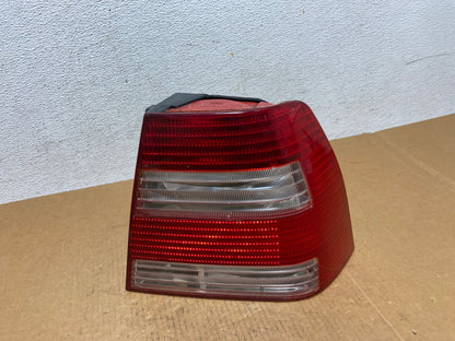 2004 to 2005 Volkswagen Jetta Right Passenger RH Side Tail Light AD9145 LK0