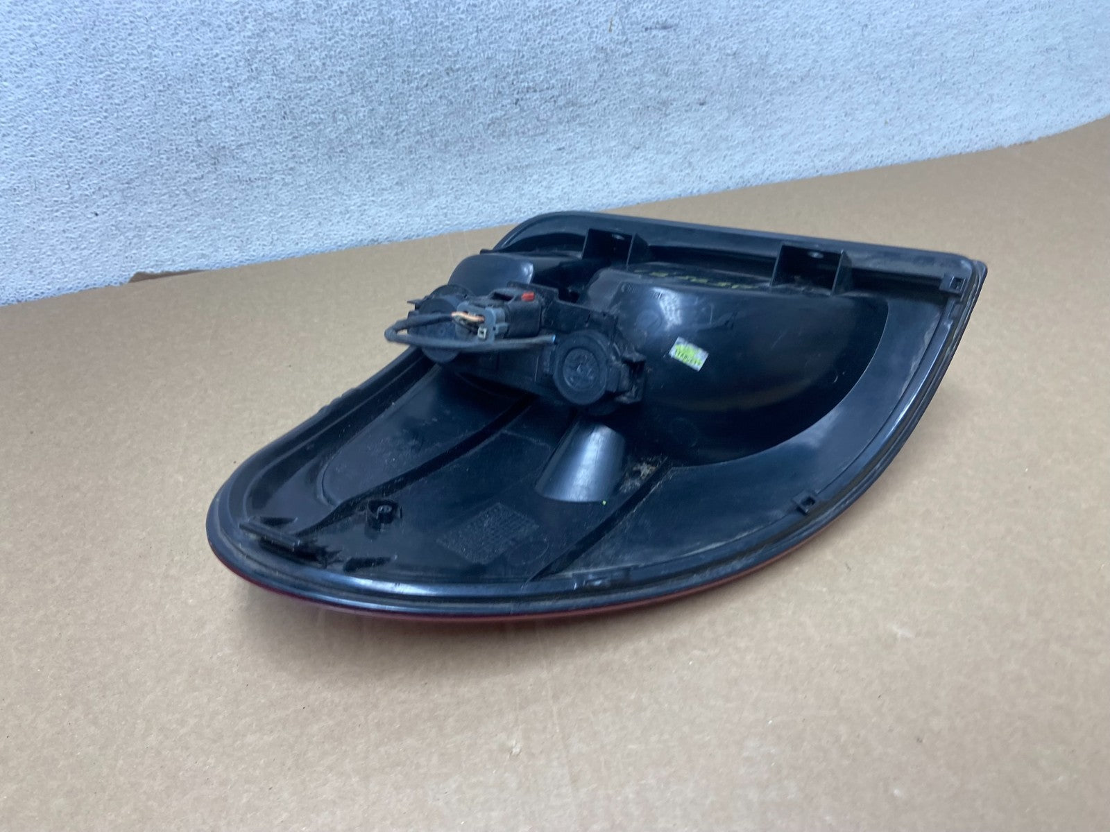 2004 - 2007 Dodge Grand Caravan Right Passenger Side Tail Light AF7271 DW5