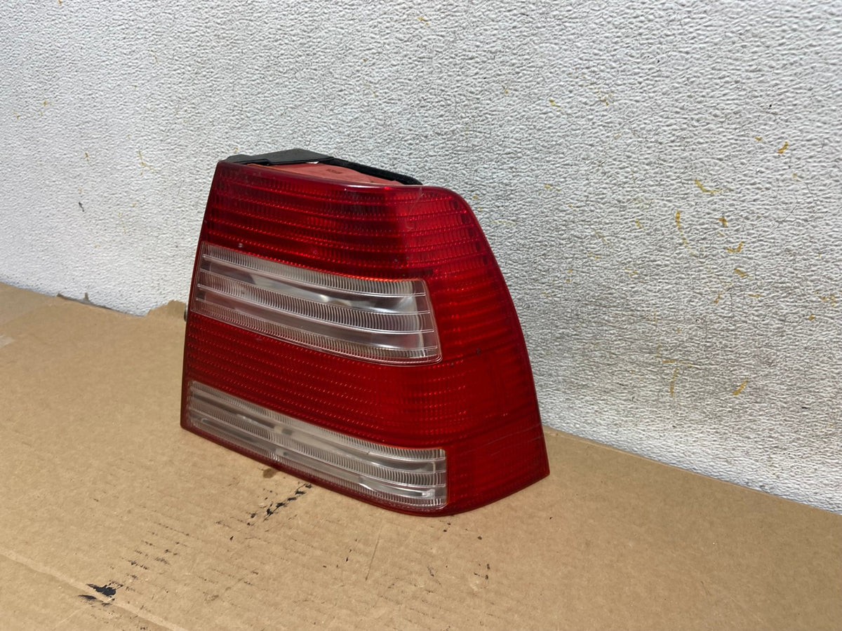 2004 to 2005 Volkswagen Jetta Right Passenger RH Side Tail Light AH7769 LK2