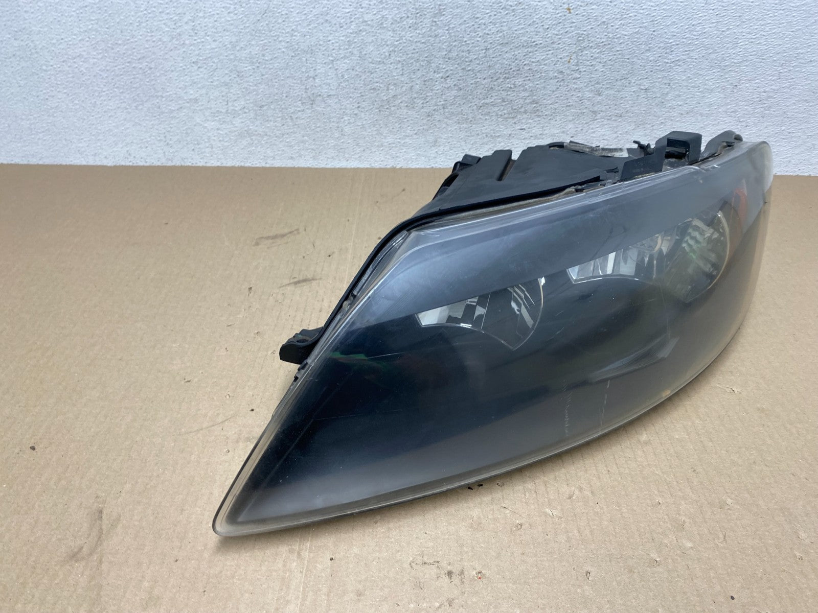2007- 2009 Audi Q7 Left Driver LH Side Black Halogen Headlight AE7012 DW2