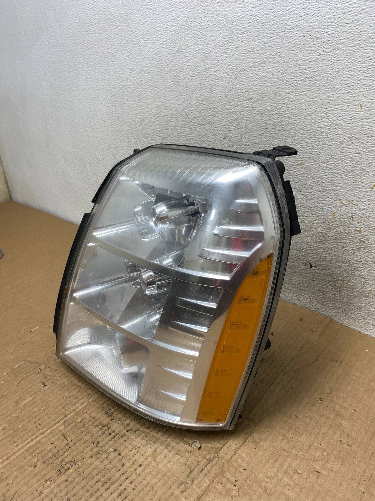2007 - 2014 Cadillac Escalade Left Driver LH Side Xenon HID Headlight AI6871 DW1