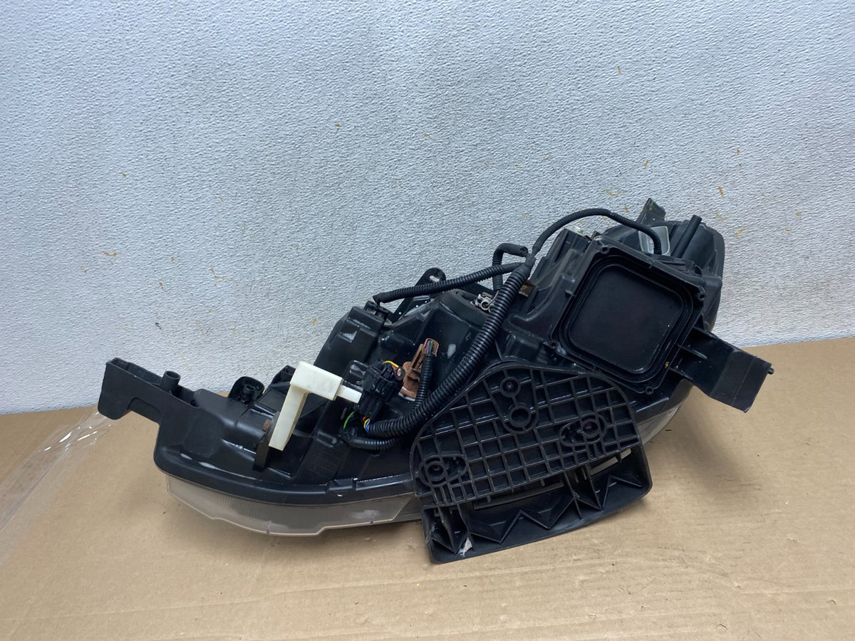 2016 - 2018 Nissan Sentra Front Right Passenger RH Halogen Headlight AH9383 DW8