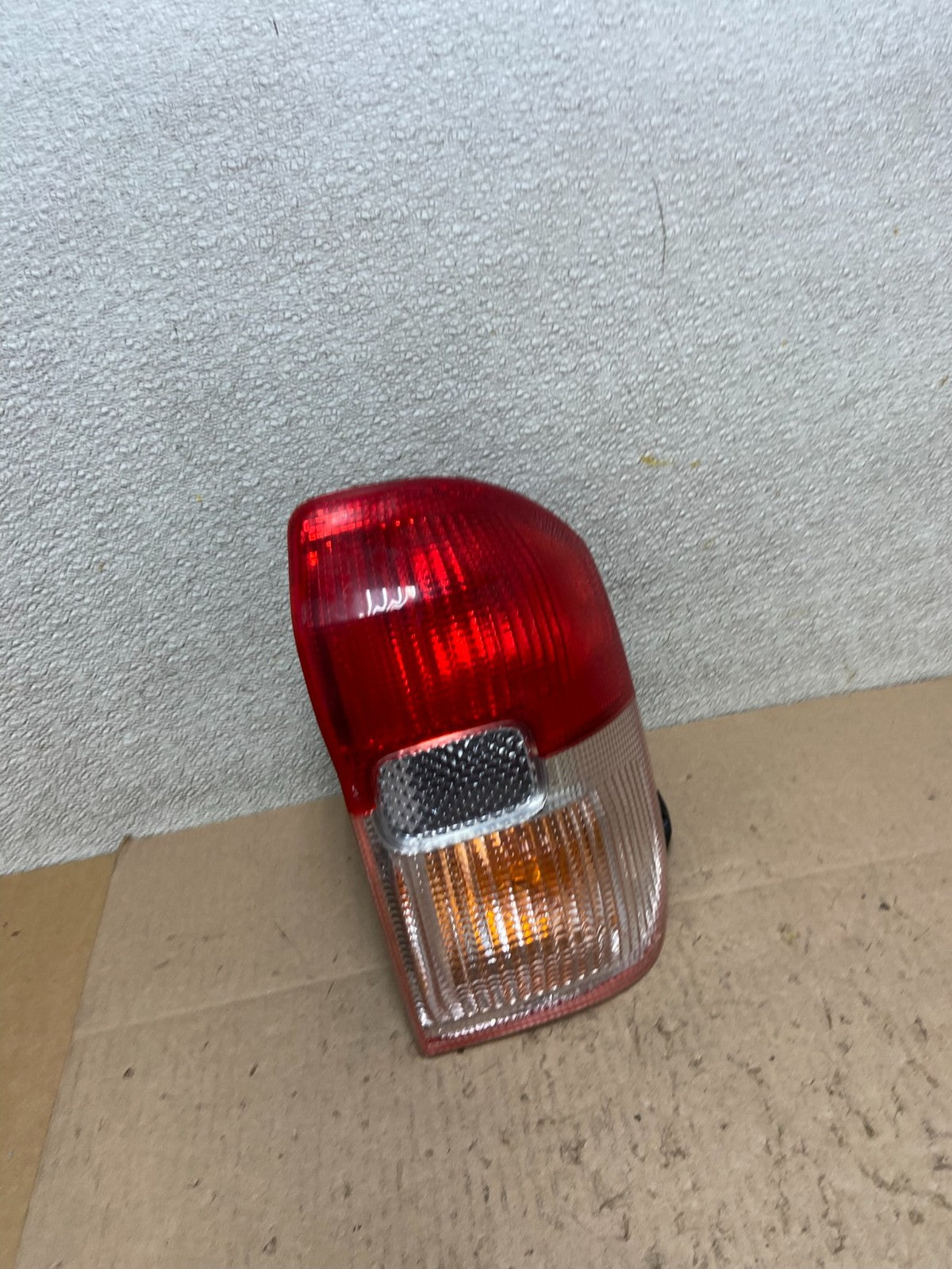 2001 2002 2003 Toyota Rav4 Right Passenger Rh Side Tail Light OEM Z6301 DW2