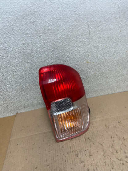 2001 2002 2003 Toyota Rav4 Right Passenger Rh Side Tail Light OEM Z6301 DW2