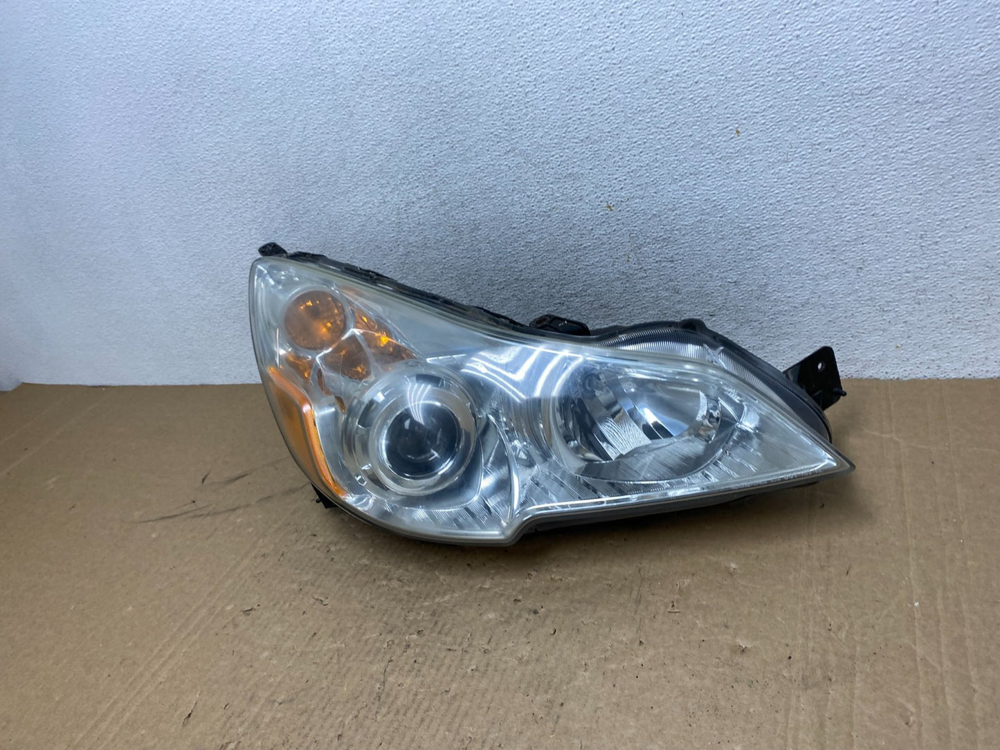 2010-2012 Subaru Legacy Outback Right Passenger Headlight AG0550 DW1